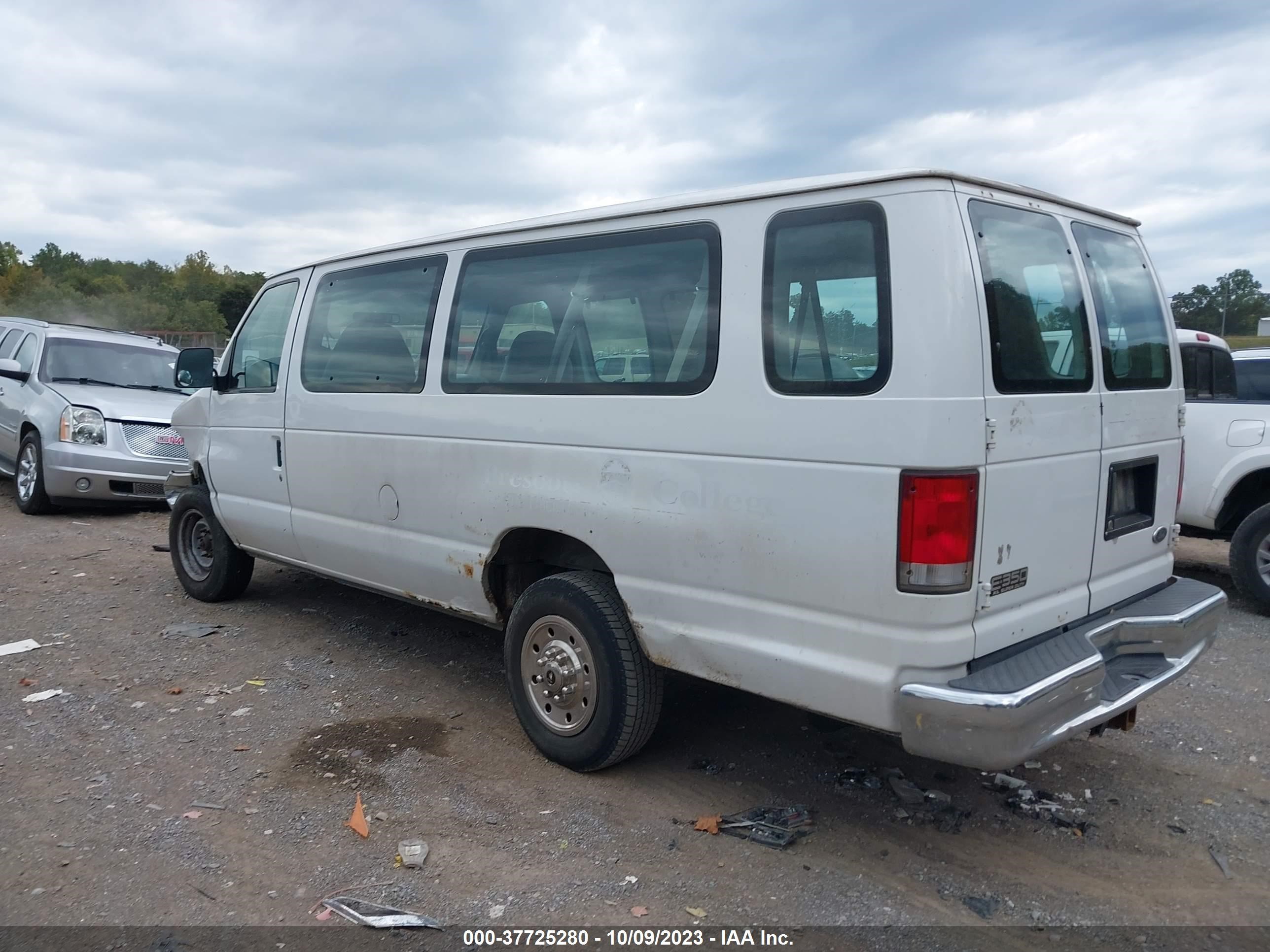 Photo 2 VIN: 1FBSS31S71HA10293 - FORD ECONOLINE 