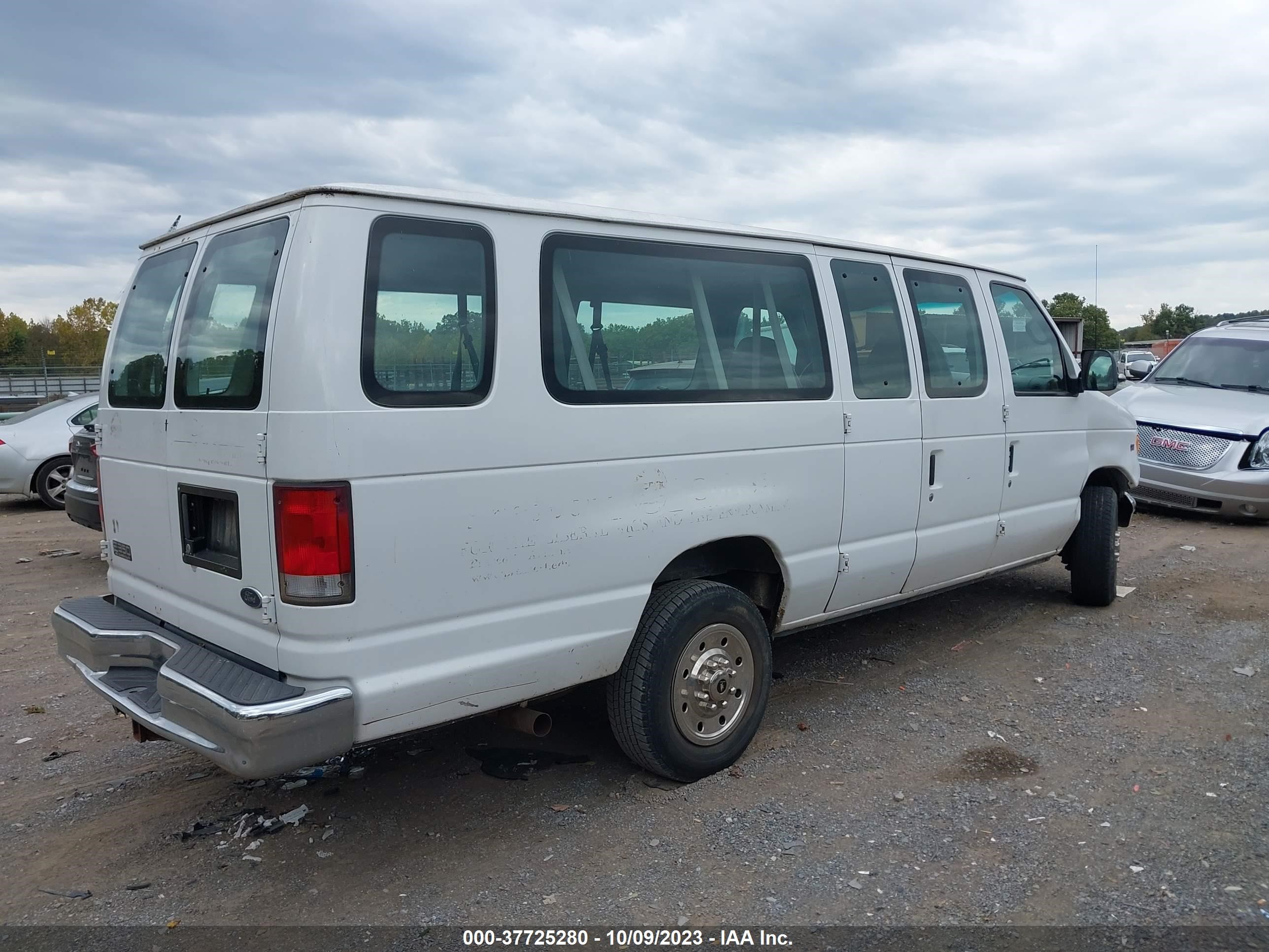 Photo 3 VIN: 1FBSS31S71HA10293 - FORD ECONOLINE 