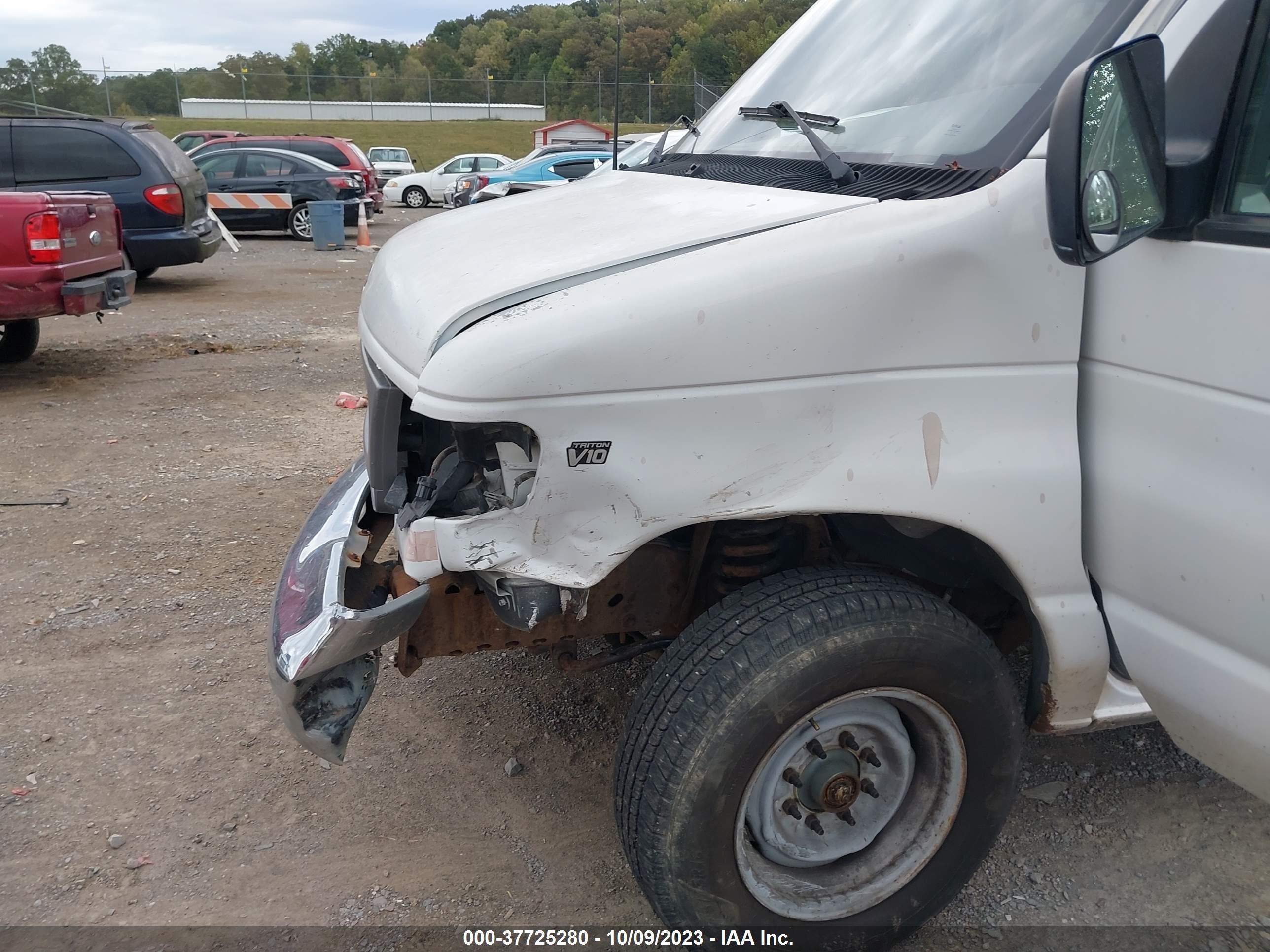 Photo 5 VIN: 1FBSS31S71HA10293 - FORD ECONOLINE 