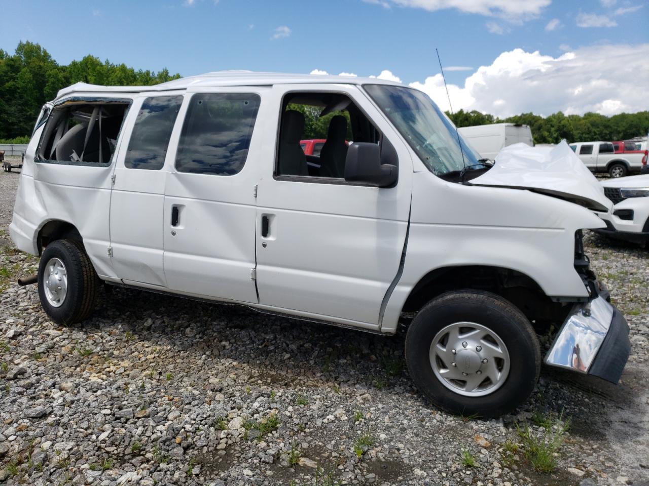 Photo 3 VIN: 1FBSS3BL0ADA48754 - FORD ECONOLINE 