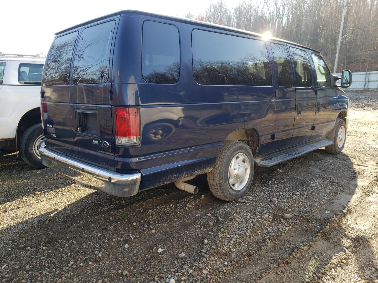 Photo 2 VIN: 1FBSS3BL5BDA44037 - FORD ECONOLINE 