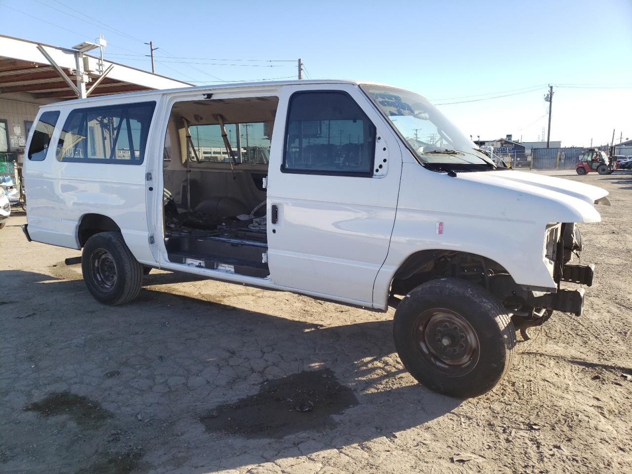 Photo 4 VIN: 1FBSS3BL6BDA75054 - FORD ECONOLINE 