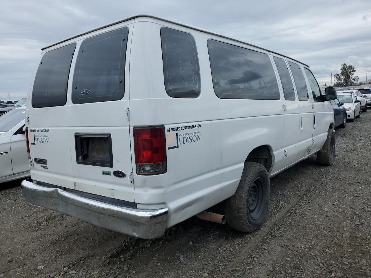 Photo 2 VIN: 1FBSS3BL9ADA31807 - FORD ECONOLINE 