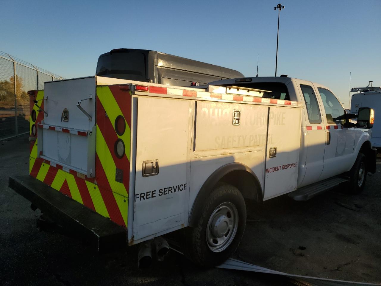 Photo 2 VIN: 1FD7X2BT4DEA40891 - FORD F250 