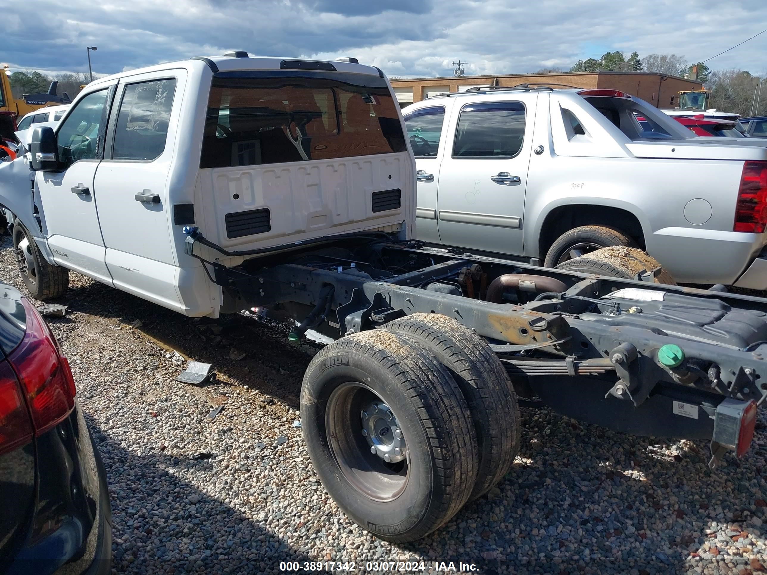 Photo 2 VIN: 1FD8W3GT3PEC30160 - FORD F350 