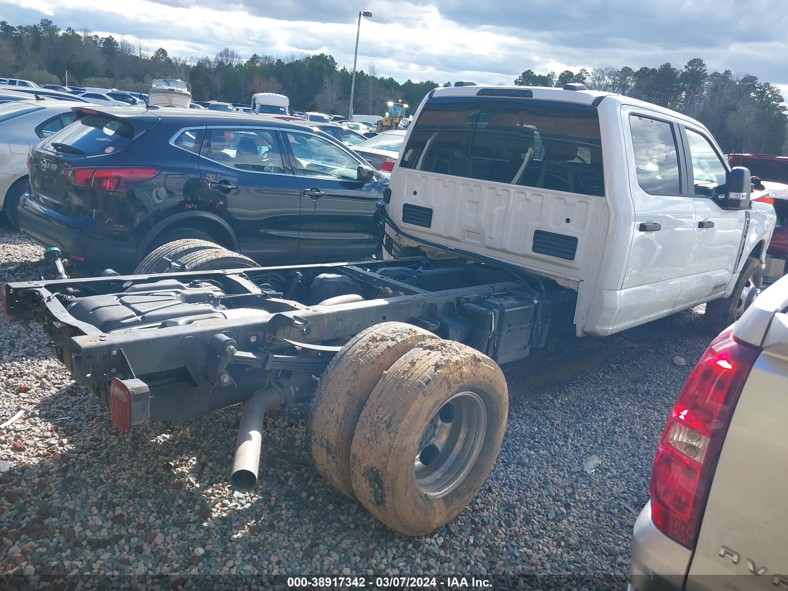 Photo 3 VIN: 1FD8W3GT3PEC30160 - FORD F350 