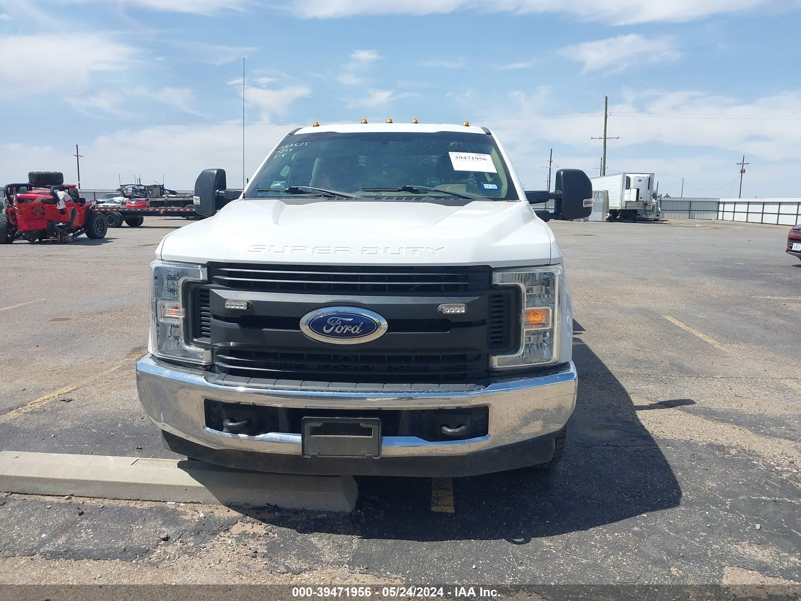 Photo 9 VIN: 1FD8W3GTXHEF50299 - FORD F350 