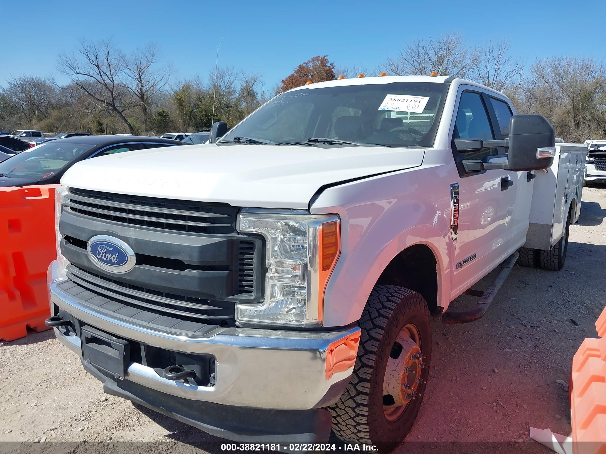 Photo 1 VIN: 1FD8W3HT0KED16131 - FORD F350 