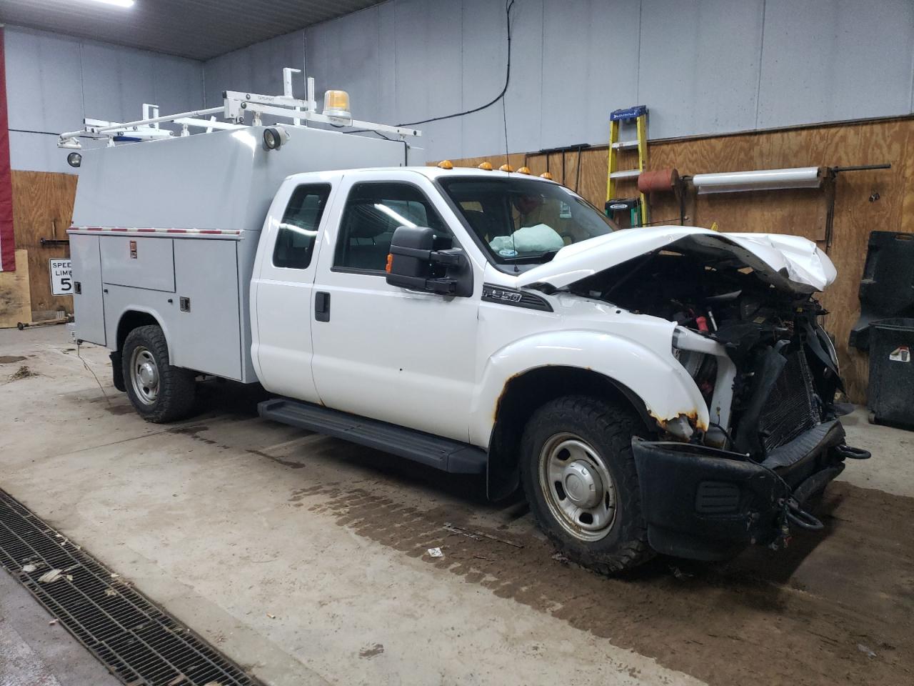 Photo 3 VIN: 1FD8X3E69BEB46105 - FORD F350 