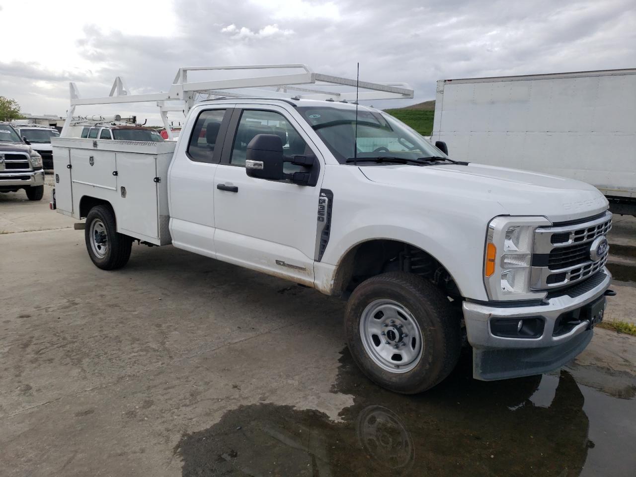 Photo 3 VIN: 1FD8X3FT8PED90422 - FORD F350 