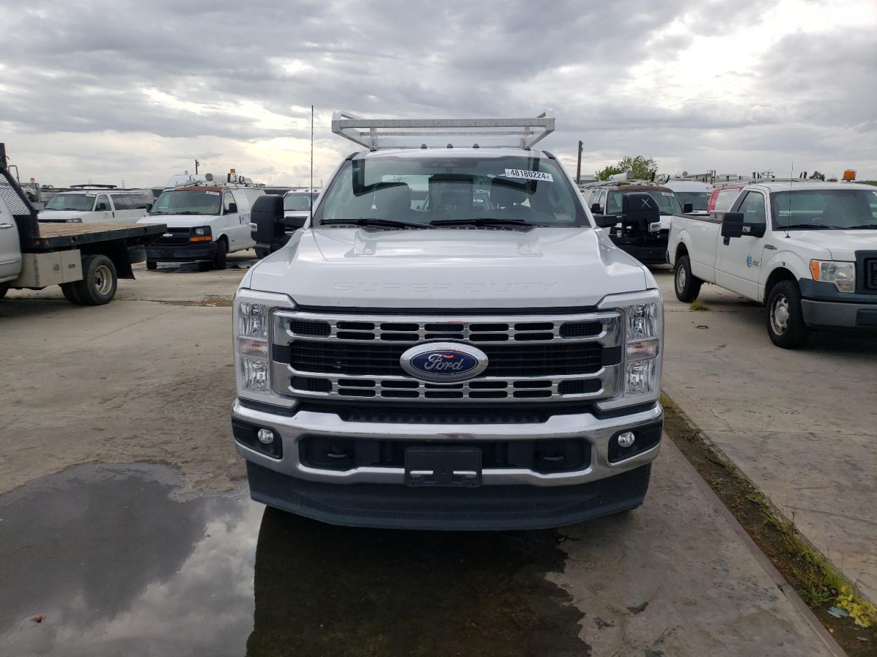 Photo 4 VIN: 1FD8X3FT8PED90422 - FORD F350 