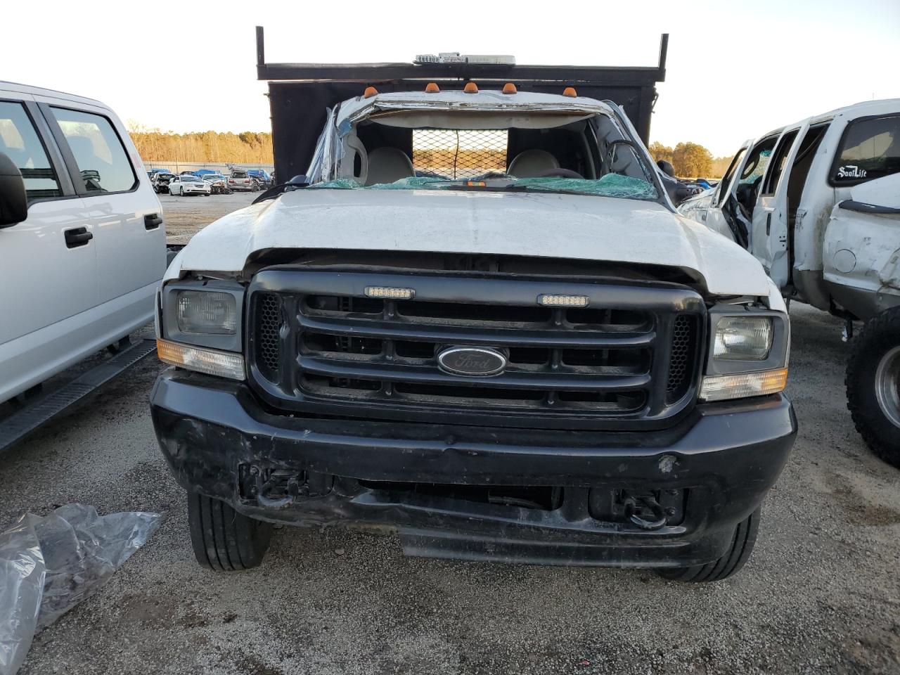 Photo 4 VIN: 1FDAF56D93EB03478 - FORD F550 