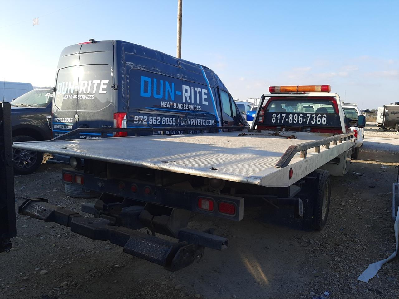 Photo 3 VIN: 1FDAF56F83EA45041 - FORD F550 