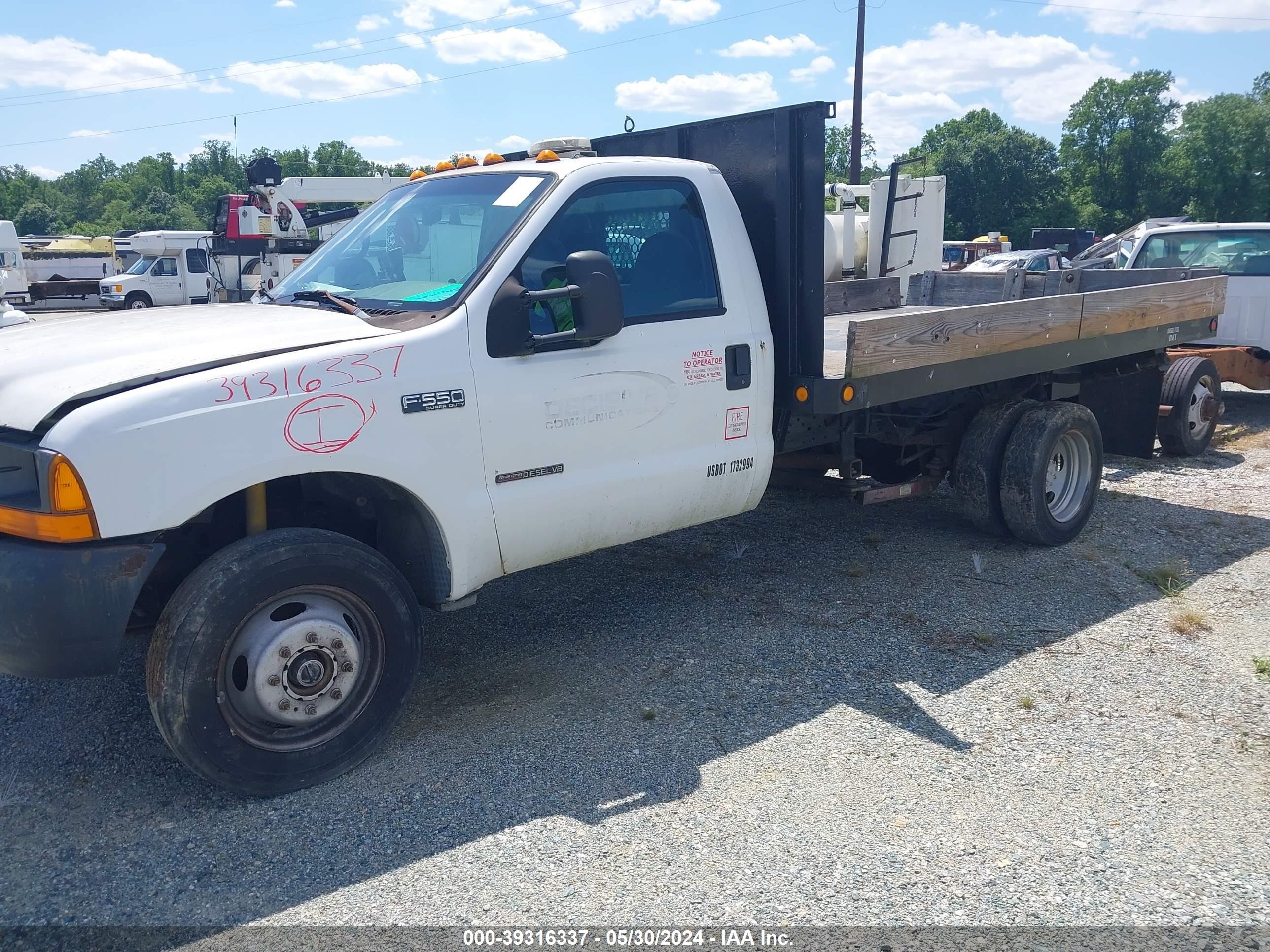 Photo 1 VIN: 1FDAF57F4XED17105 - FORD F550 