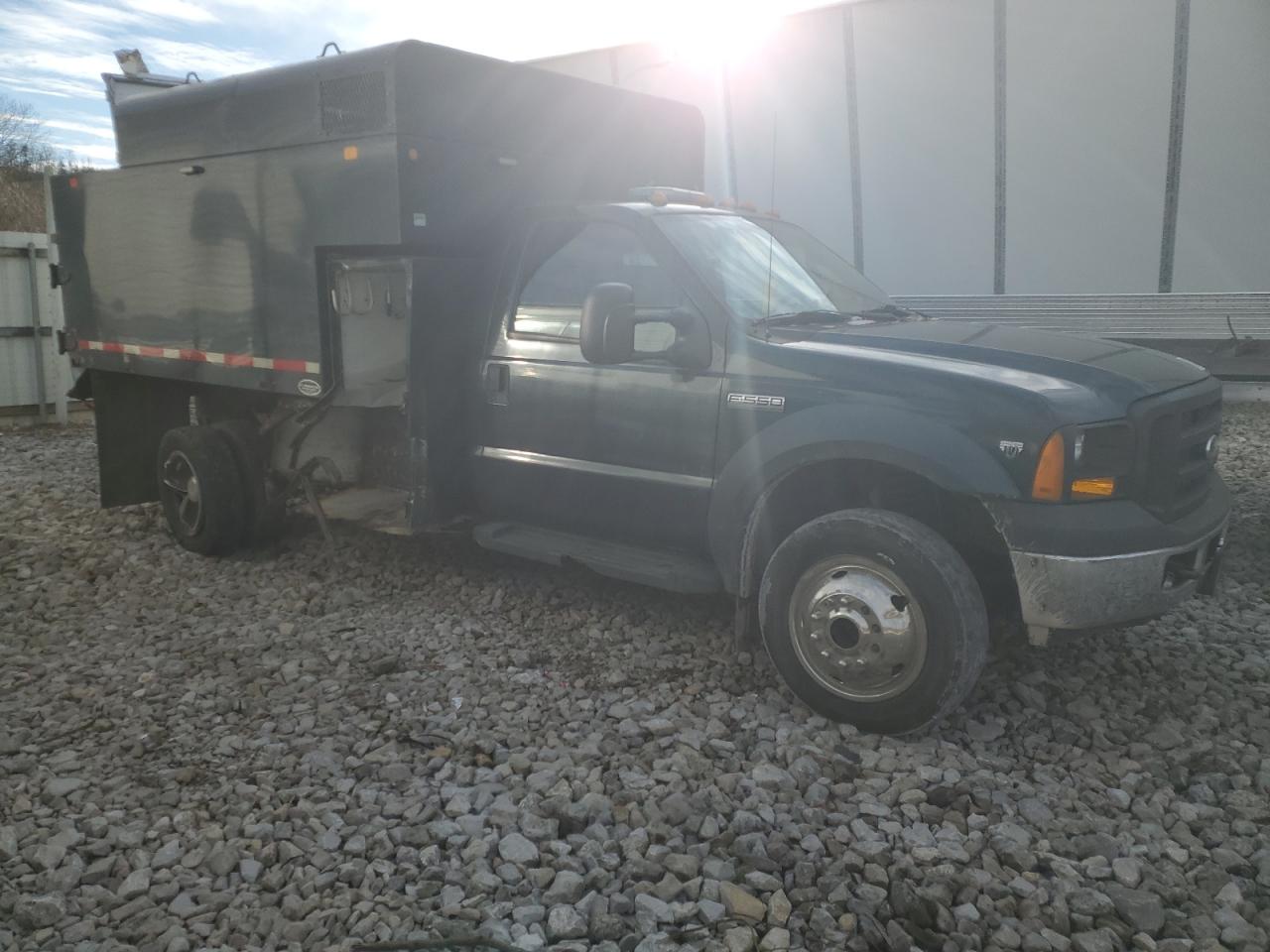 Photo 3 VIN: 1FDAF57Y97EA84646 - FORD F550 