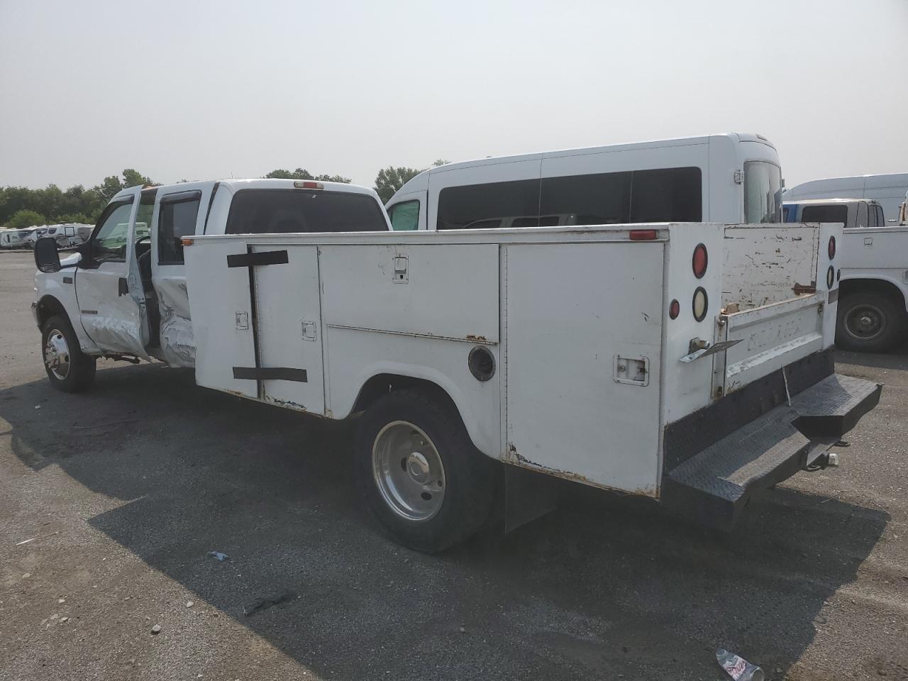 Photo 2 VIN: 1FDAW56F11EA69100 - FORD F550 