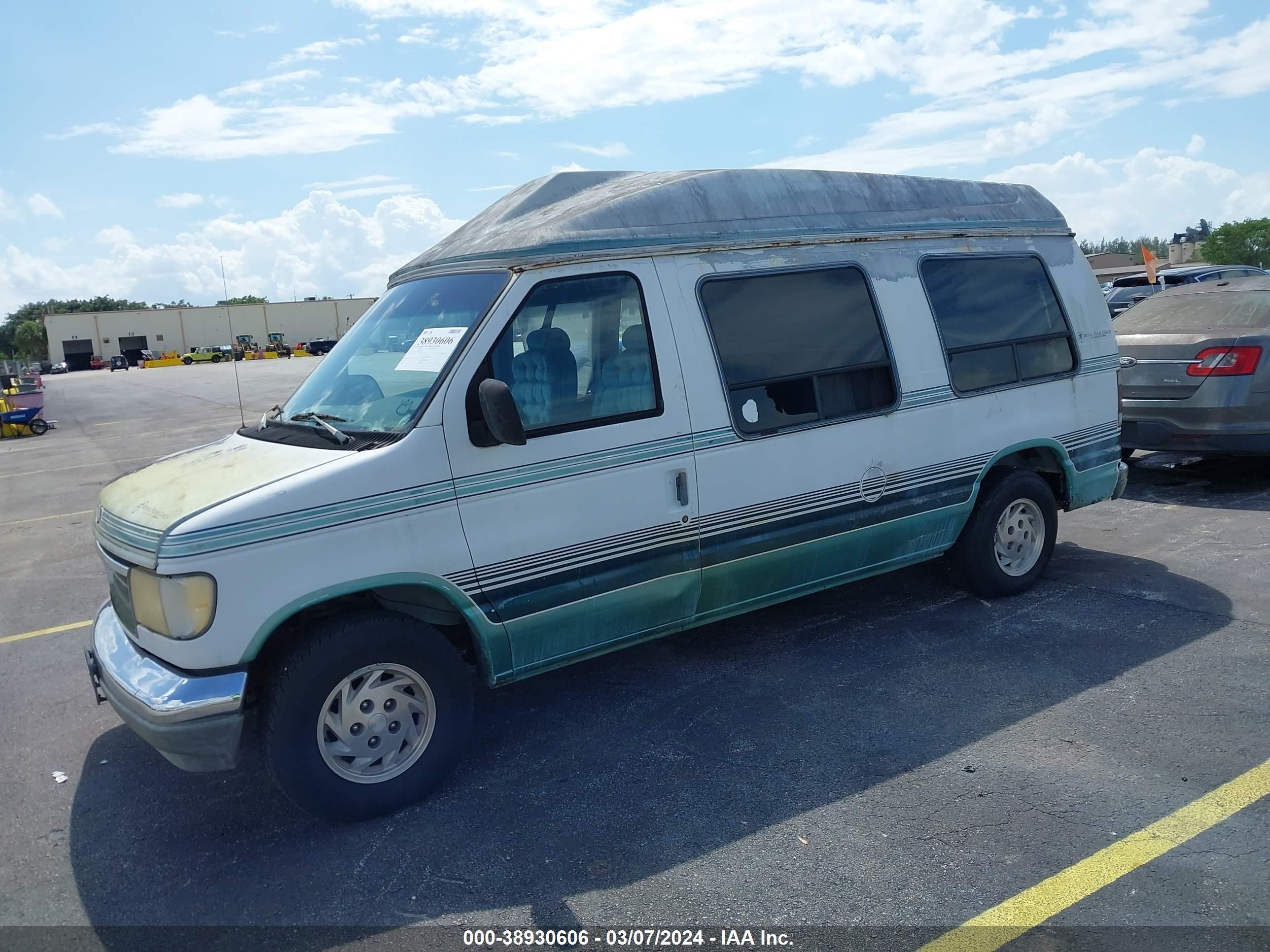 Photo 1 VIN: 1FDEE14H7NHA74761 - FORD ECONOLINE 