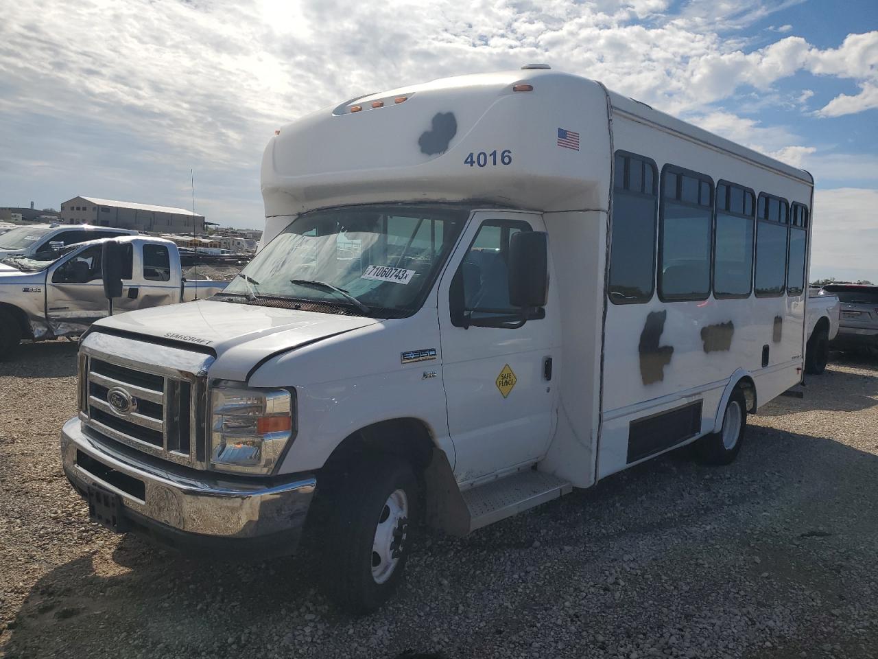 Photo 1 VIN: 1FDEE3FL4GDC28284 - FORD ECONOLINE 