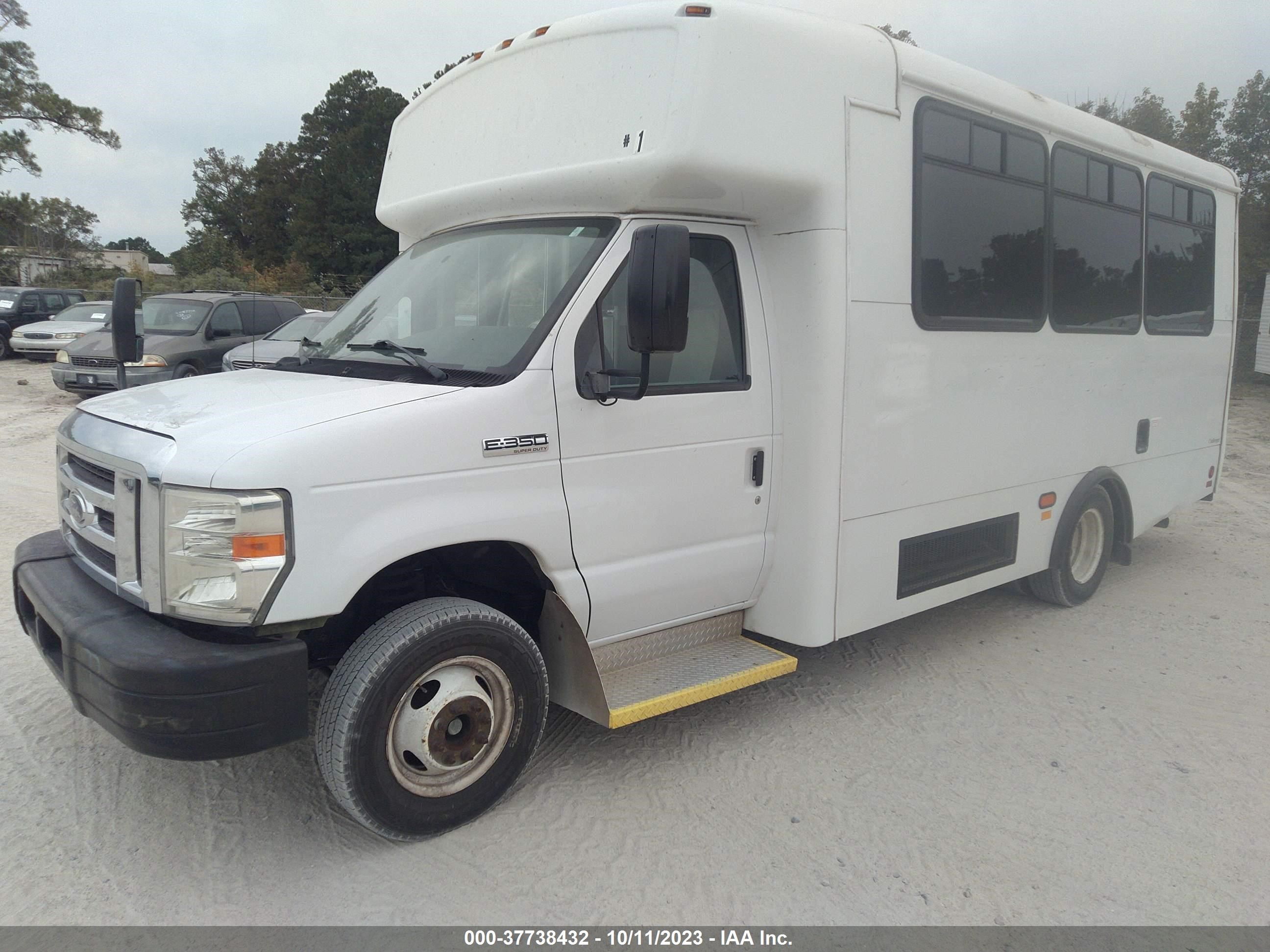 Photo 1 VIN: 1FDEE3FS8DDB04778 - FORD ECONOLINE 