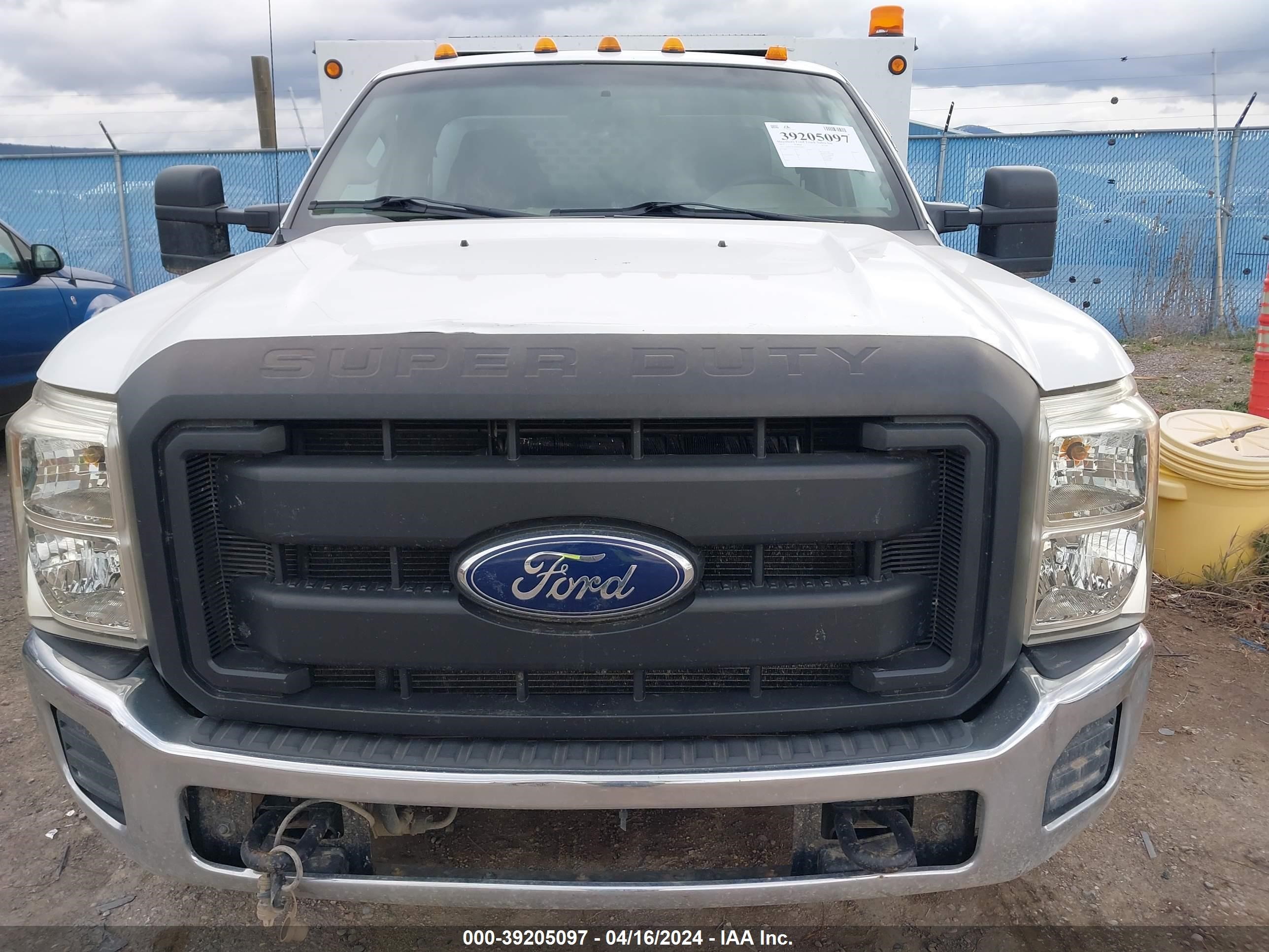 Photo 11 VIN: 1FDEF3GT9BEB58652 - FORD F350 