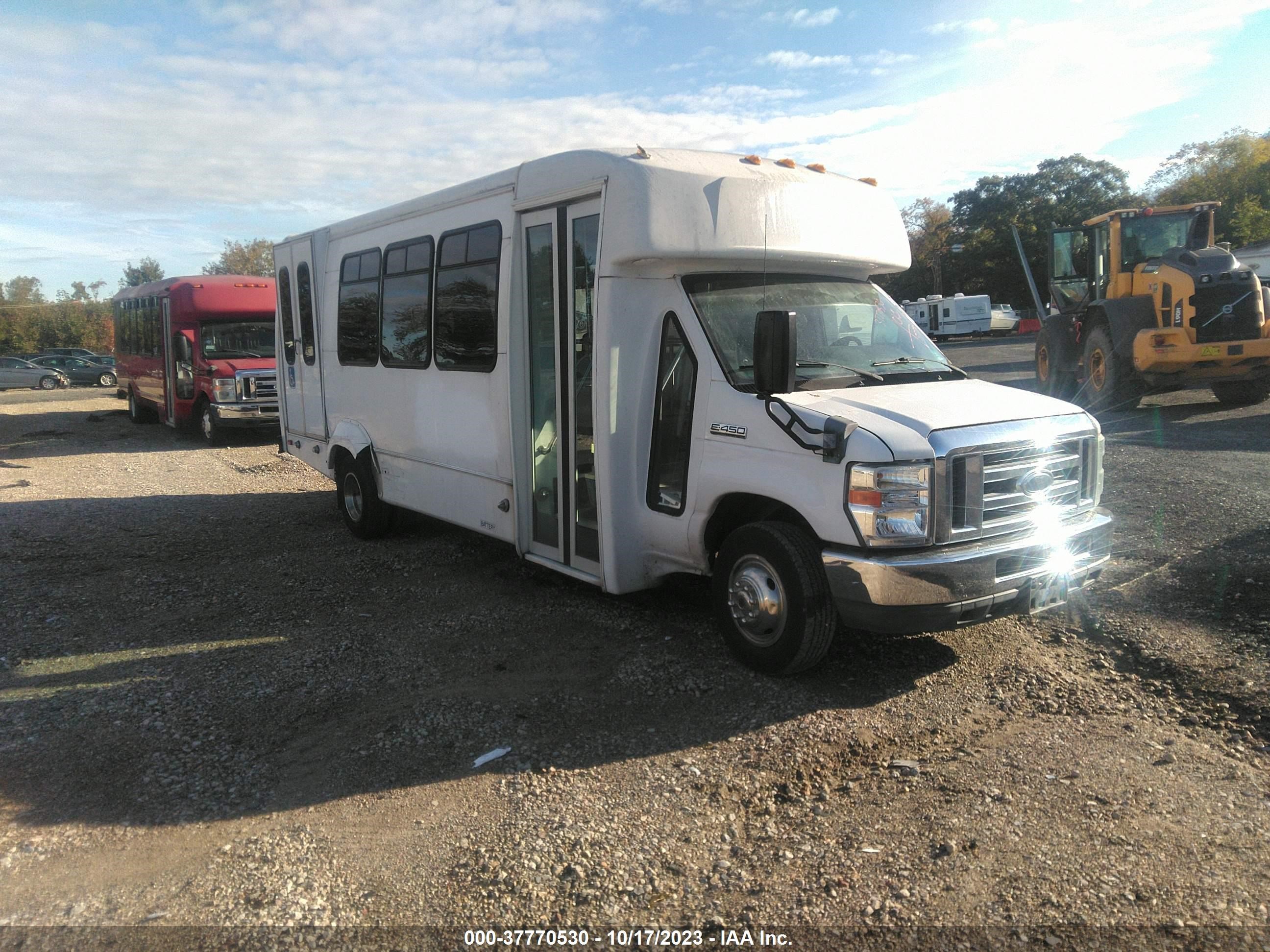 Photo 0 VIN: 1FDFE4FSOCDB38240 - FORD ECONOLINE 