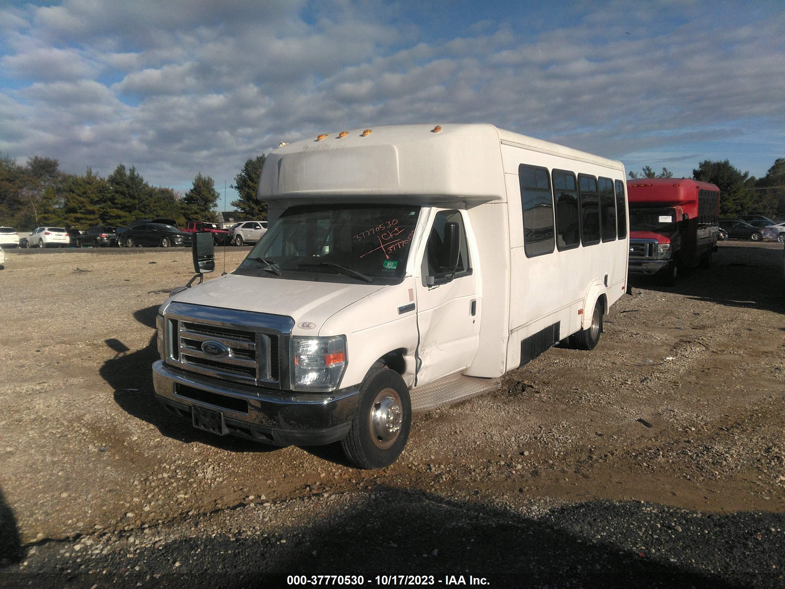 Photo 1 VIN: 1FDFE4FSOCDB38240 - FORD ECONOLINE 