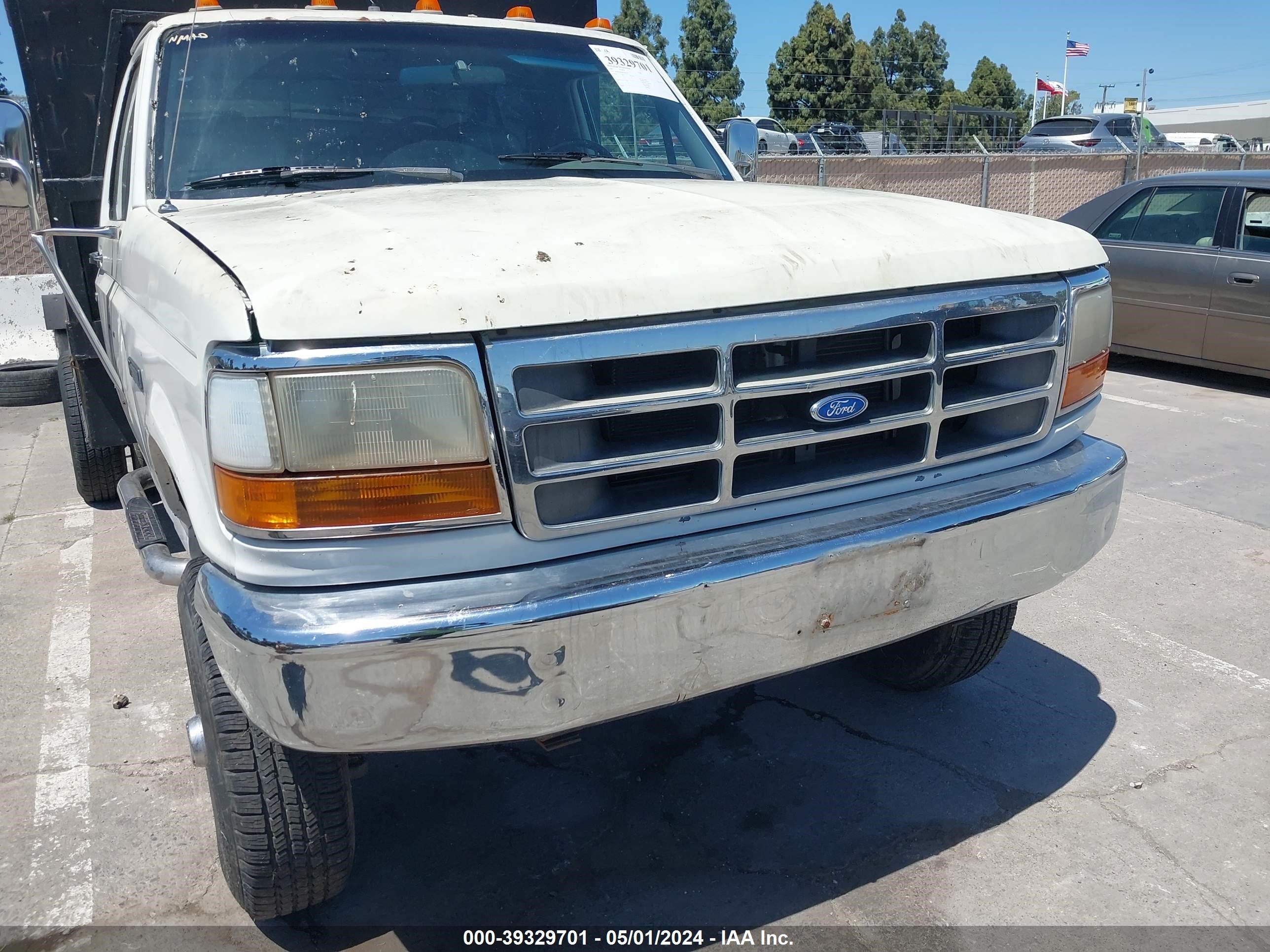 Photo 5 VIN: 1FDHF38G0SNB64760 - FORD F350 