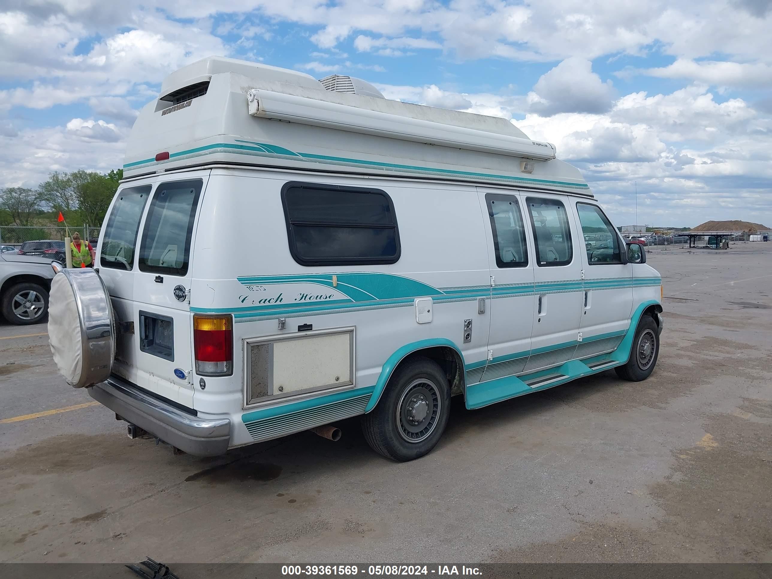 Photo 3 VIN: 1FDHS24H0RHB01686 - FORD ECONOLINE 