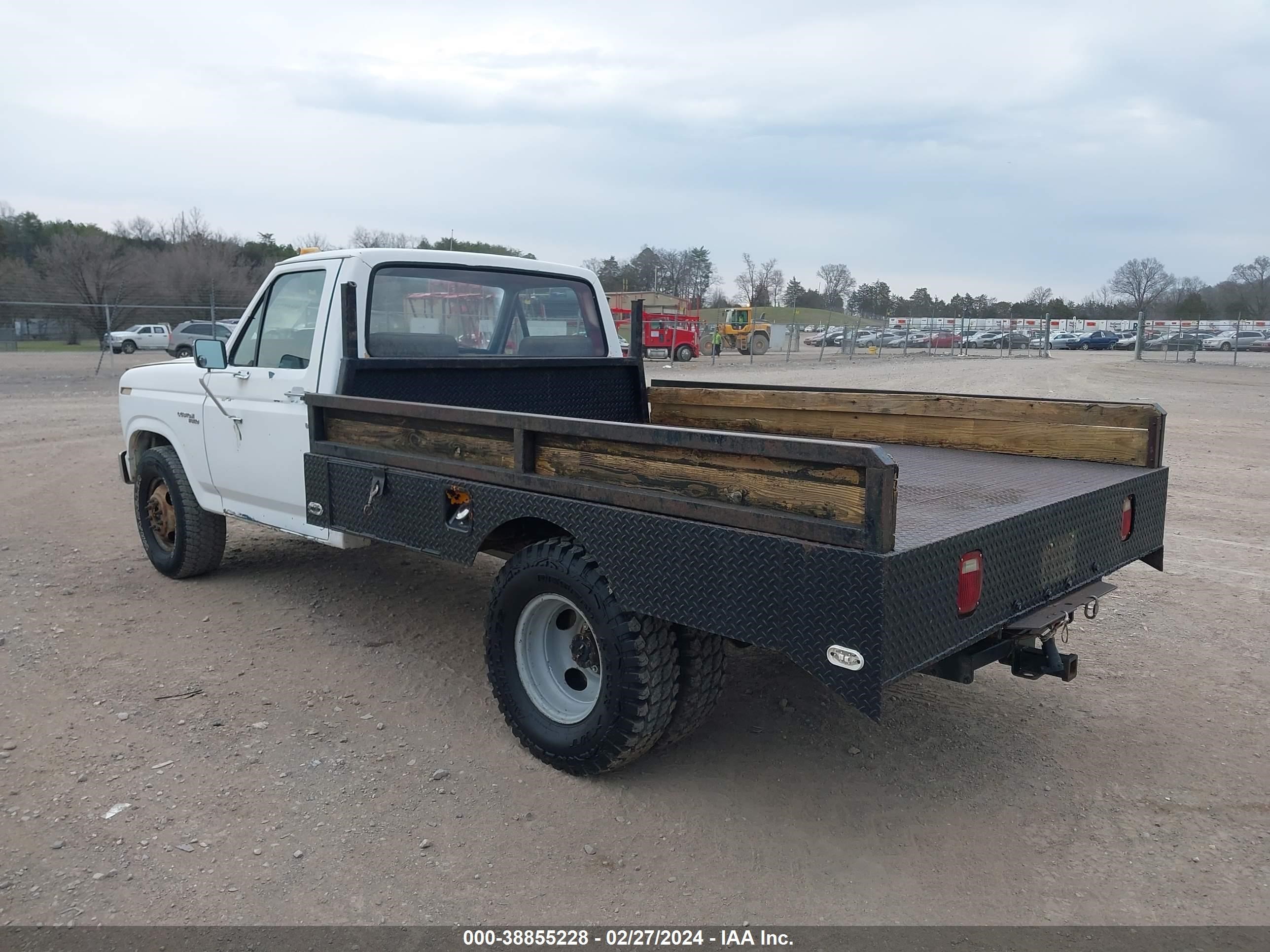 Photo 2 VIN: 1FDJF37G8BNA85680 - FORD F350 