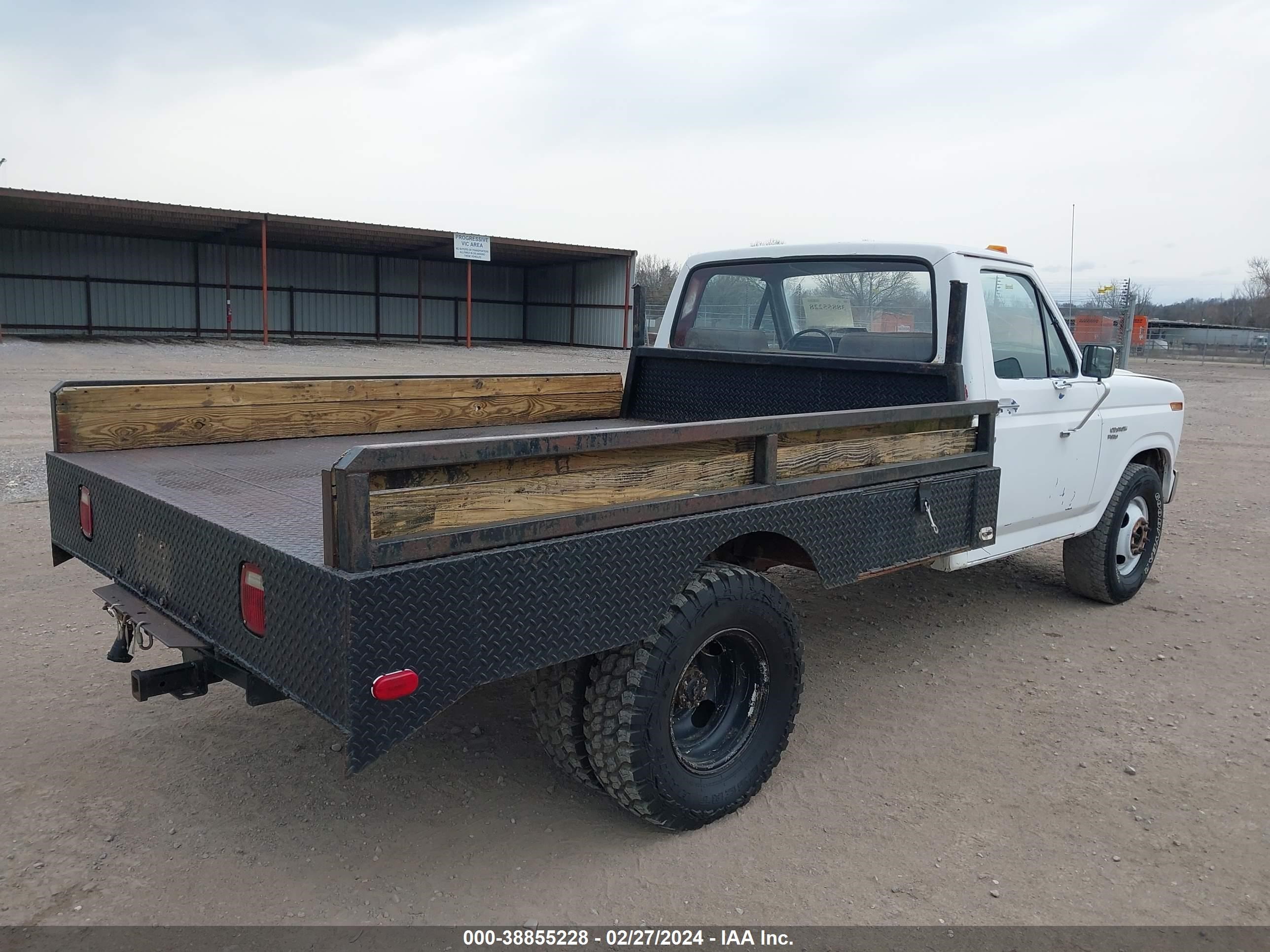 Photo 3 VIN: 1FDJF37G8BNA85680 - FORD F350 