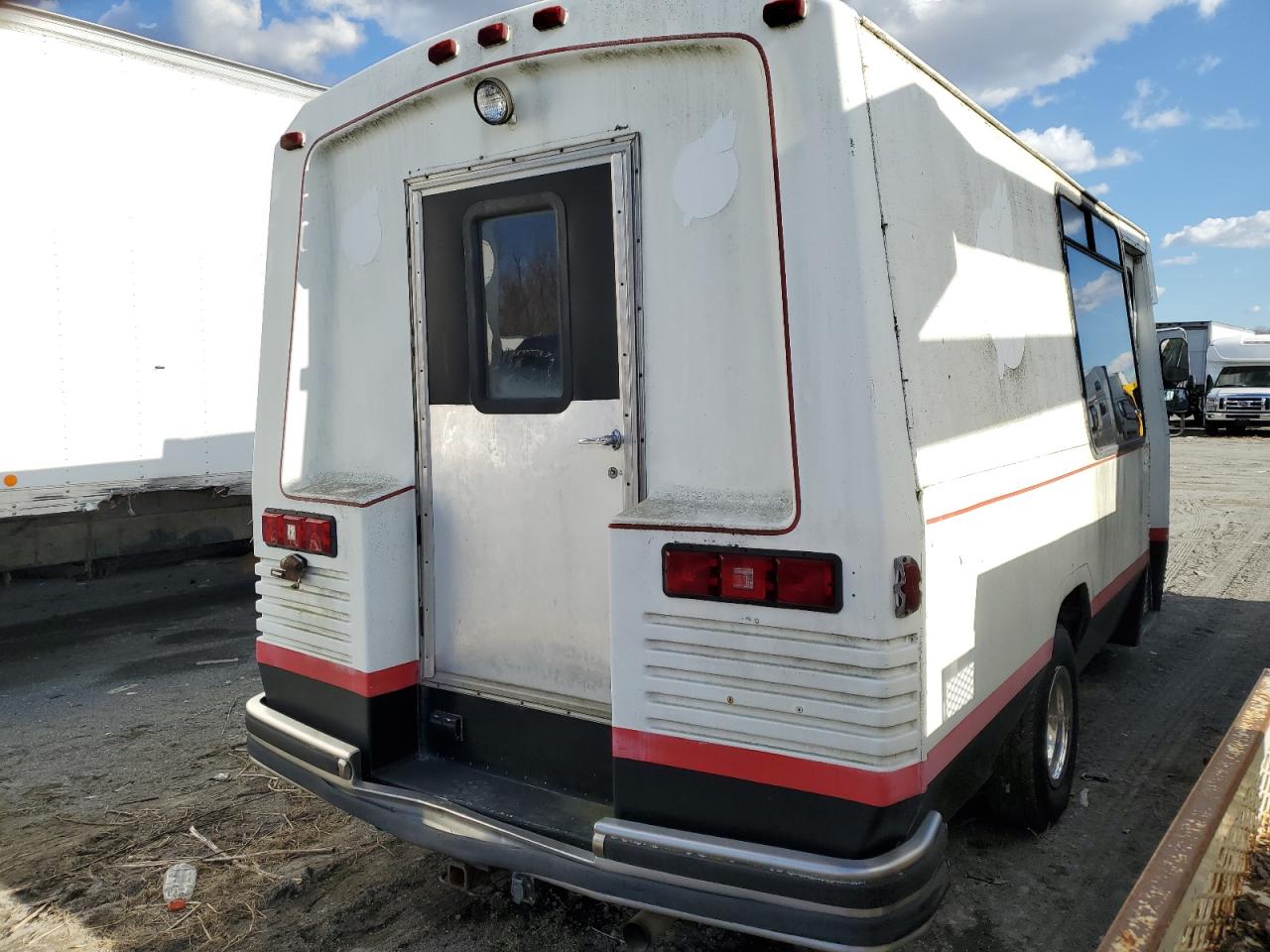 Photo 2 VIN: 1FDKE30L0HHC10161 - FORD ECONOLINE 