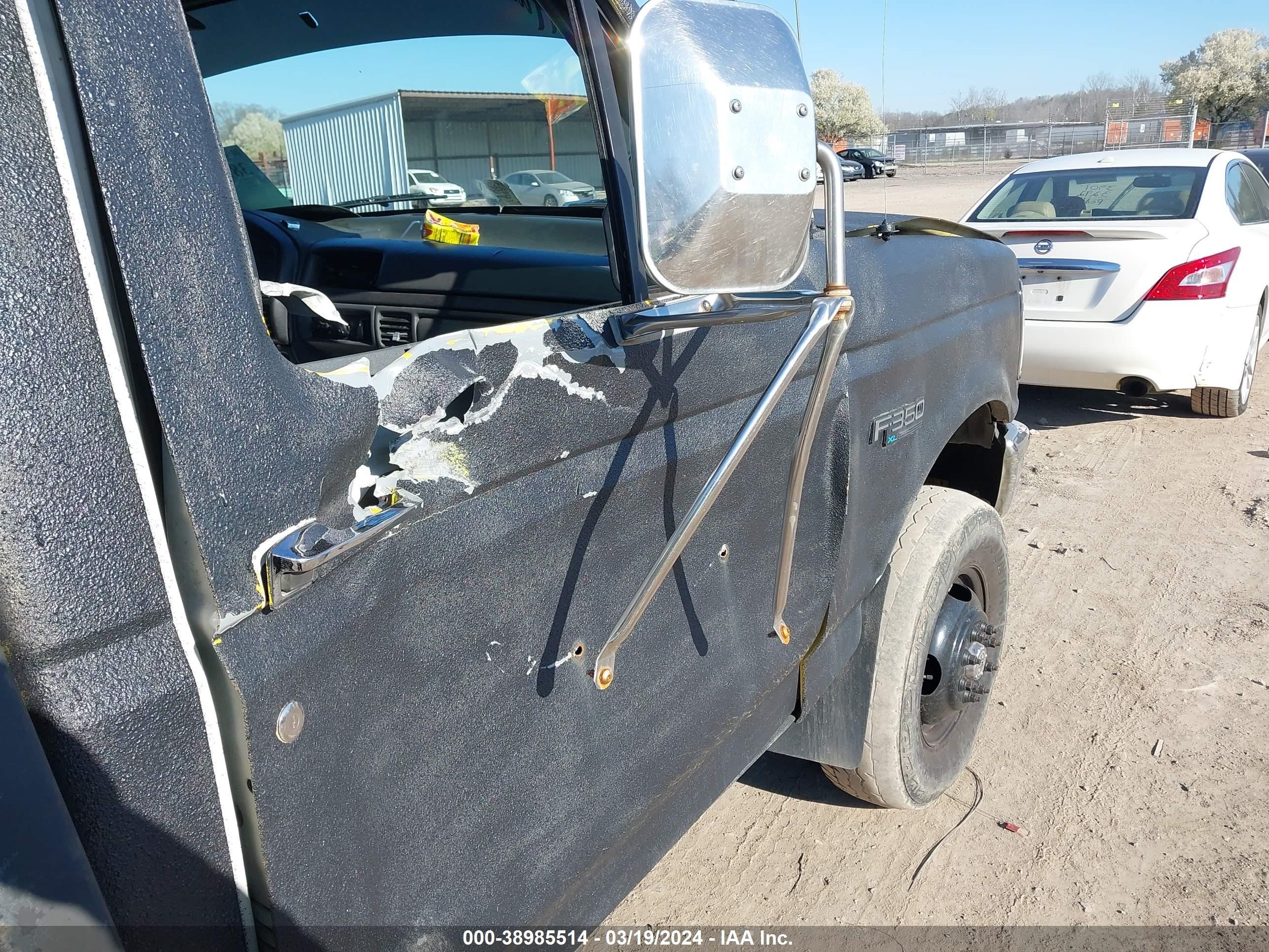 Photo 16 VIN: 1FDKF38M9PNA85980 - FORD F350 