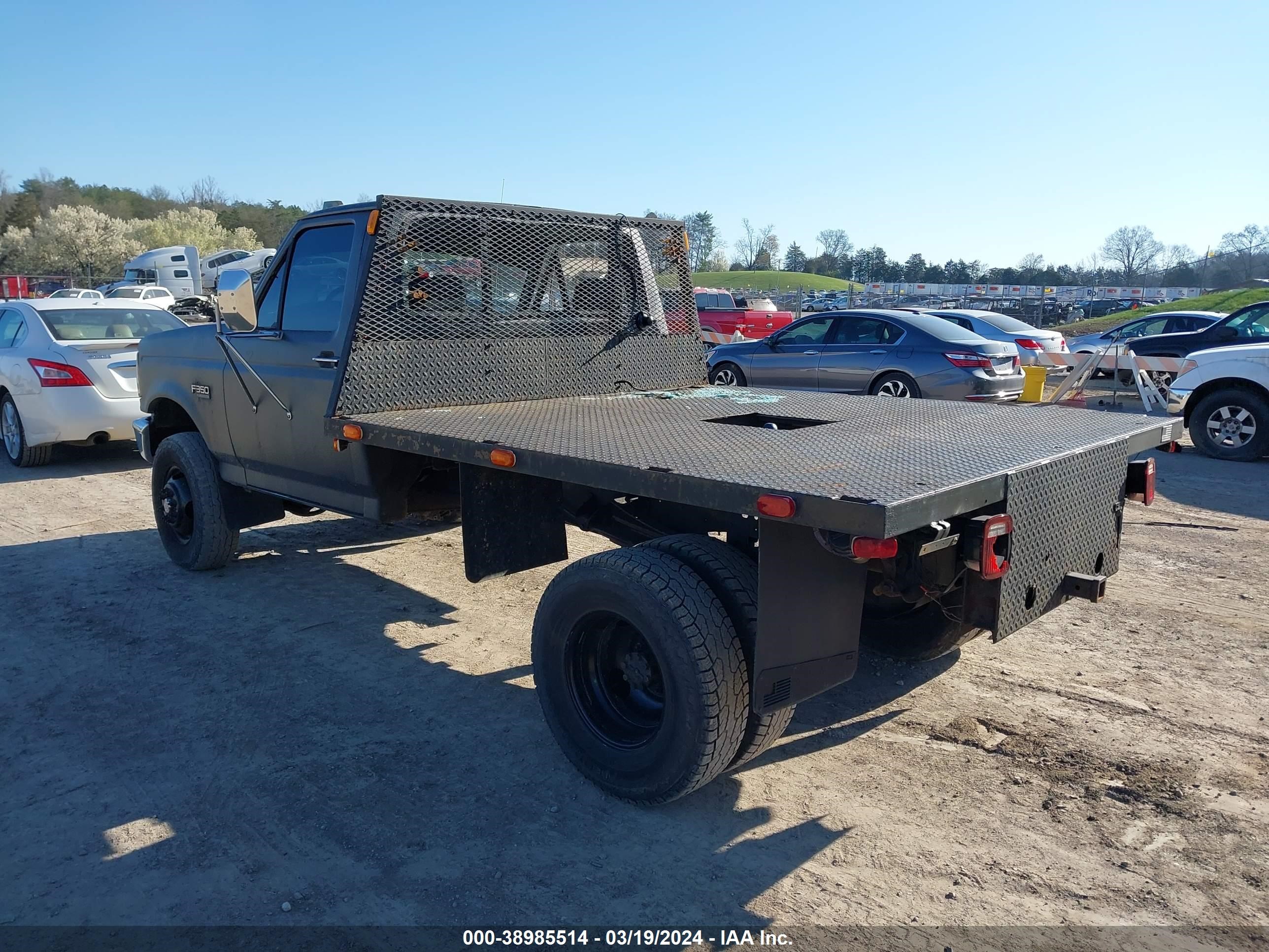 Photo 2 VIN: 1FDKF38M9PNA85980 - FORD F350 