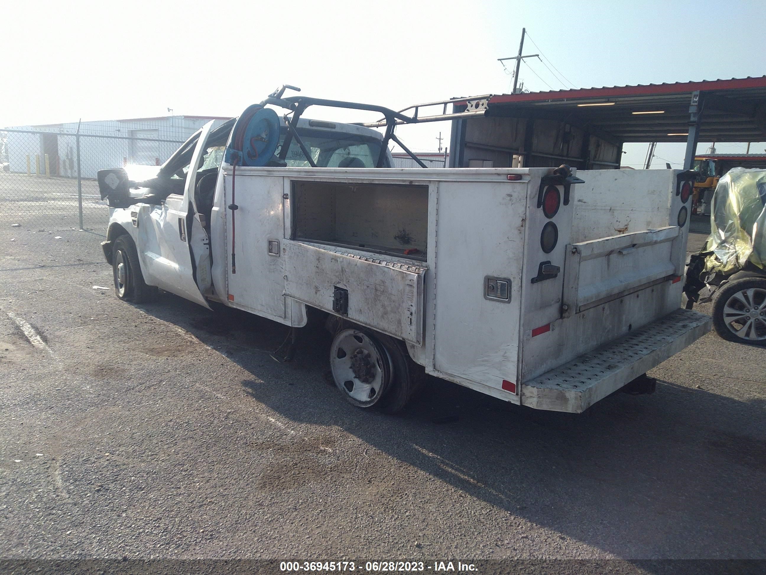 Photo 2 VIN: 1FDNF20589EA32976 - FORD F250 