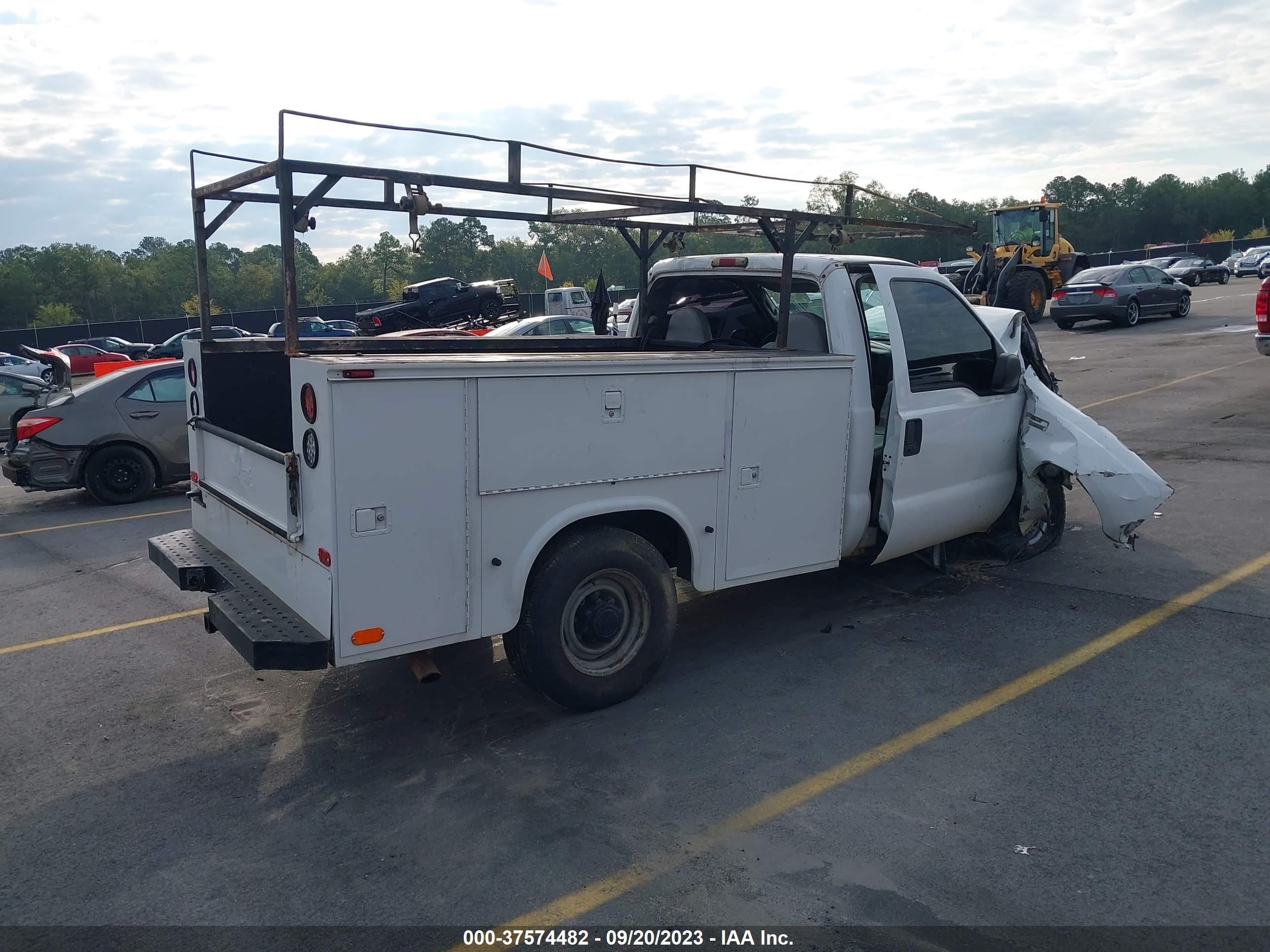 Photo 3 VIN: 1FDNF20L33EC21041 - FORD F250 