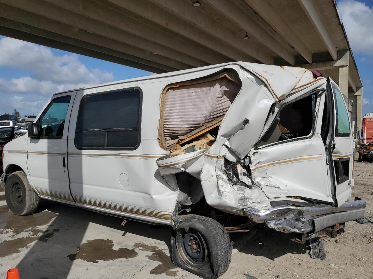 Photo 1 VIN: 1FDRE14241HB71729 - FORD ECONOLINE 