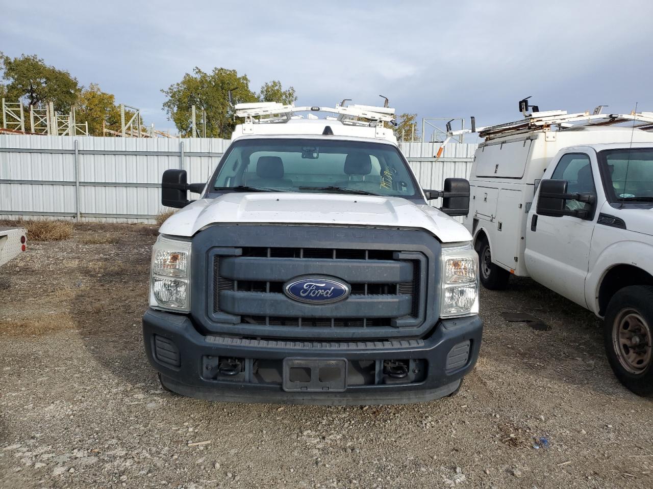 Photo 4 VIN: 1FDRF3A61DEB92365 - FORD F350 