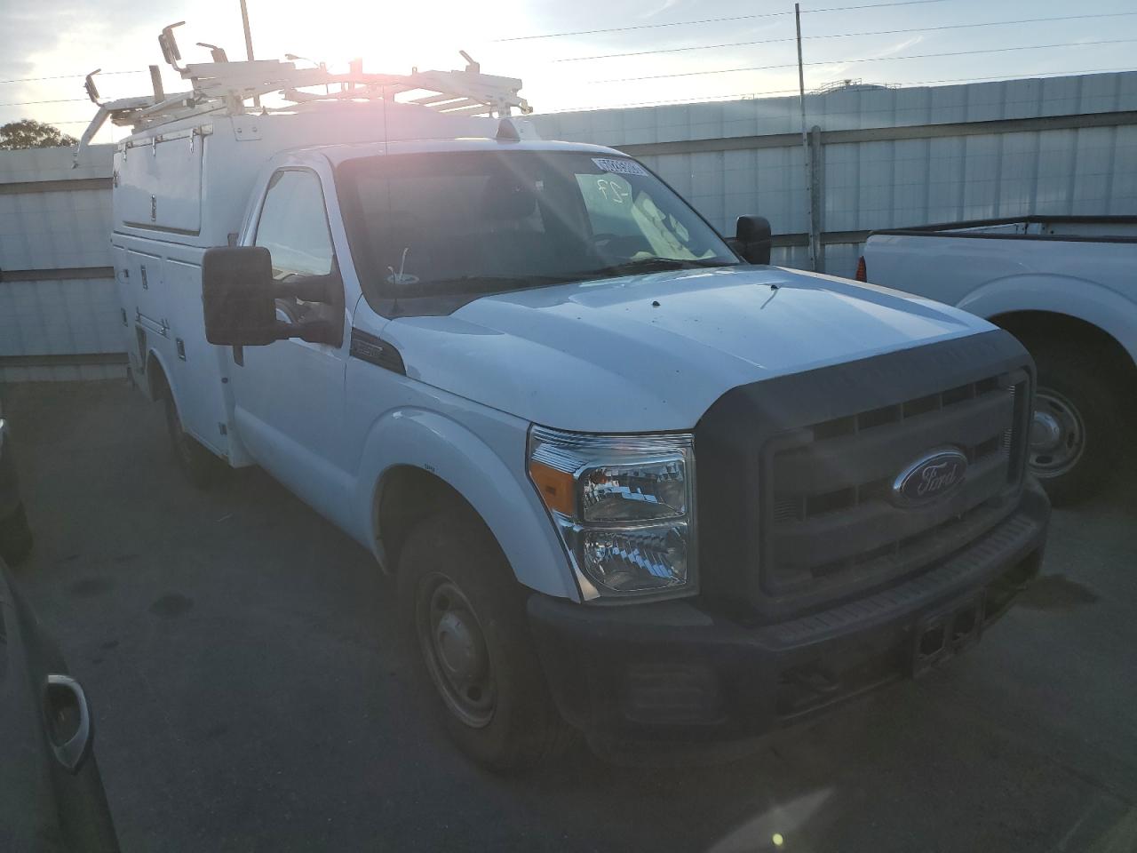 Photo 3 VIN: 1FDRF3A66DEB92183 - FORD F350 