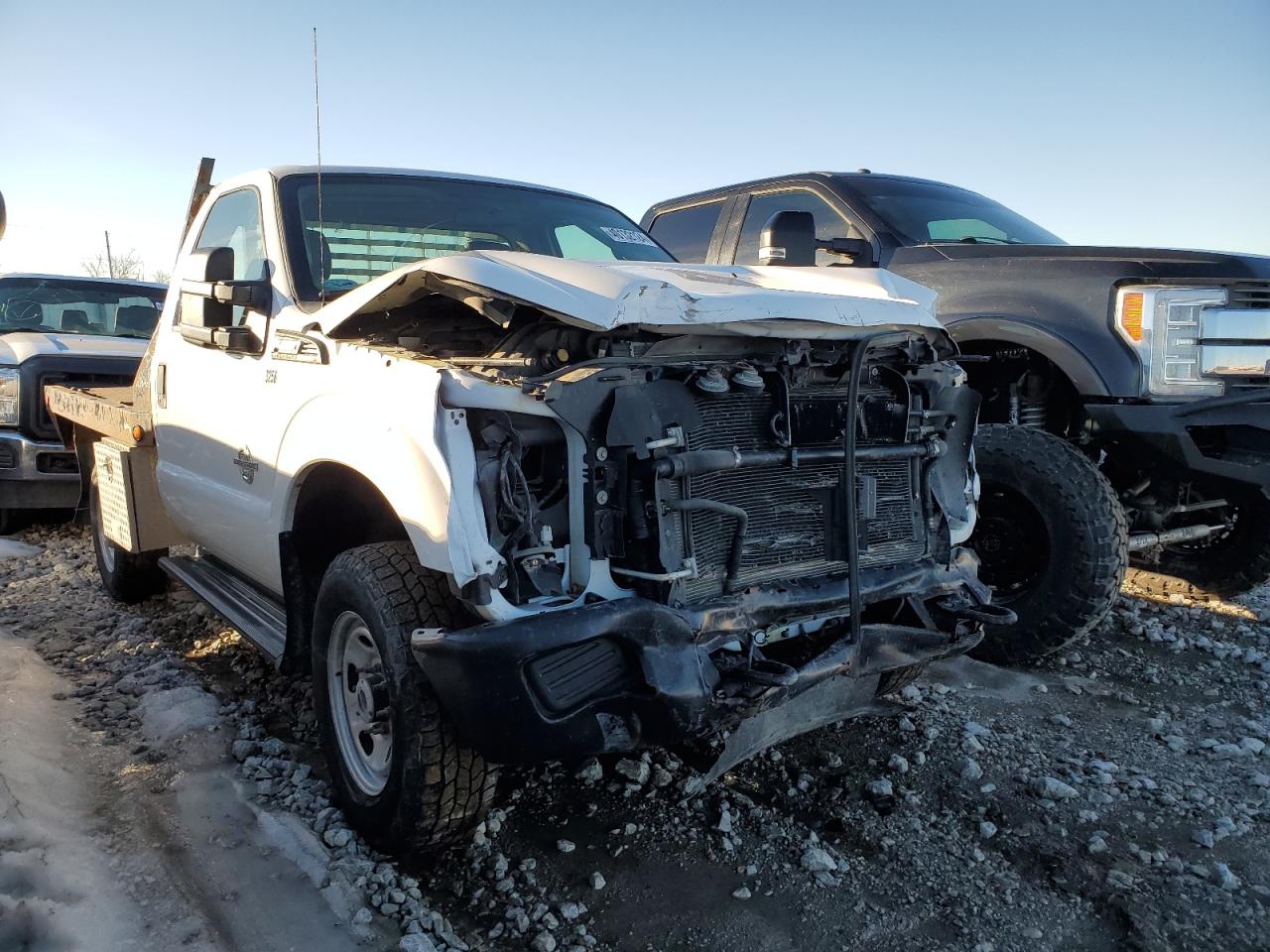 Photo 3 VIN: 1FDRF3BT6FEA13258 - FORD F350 