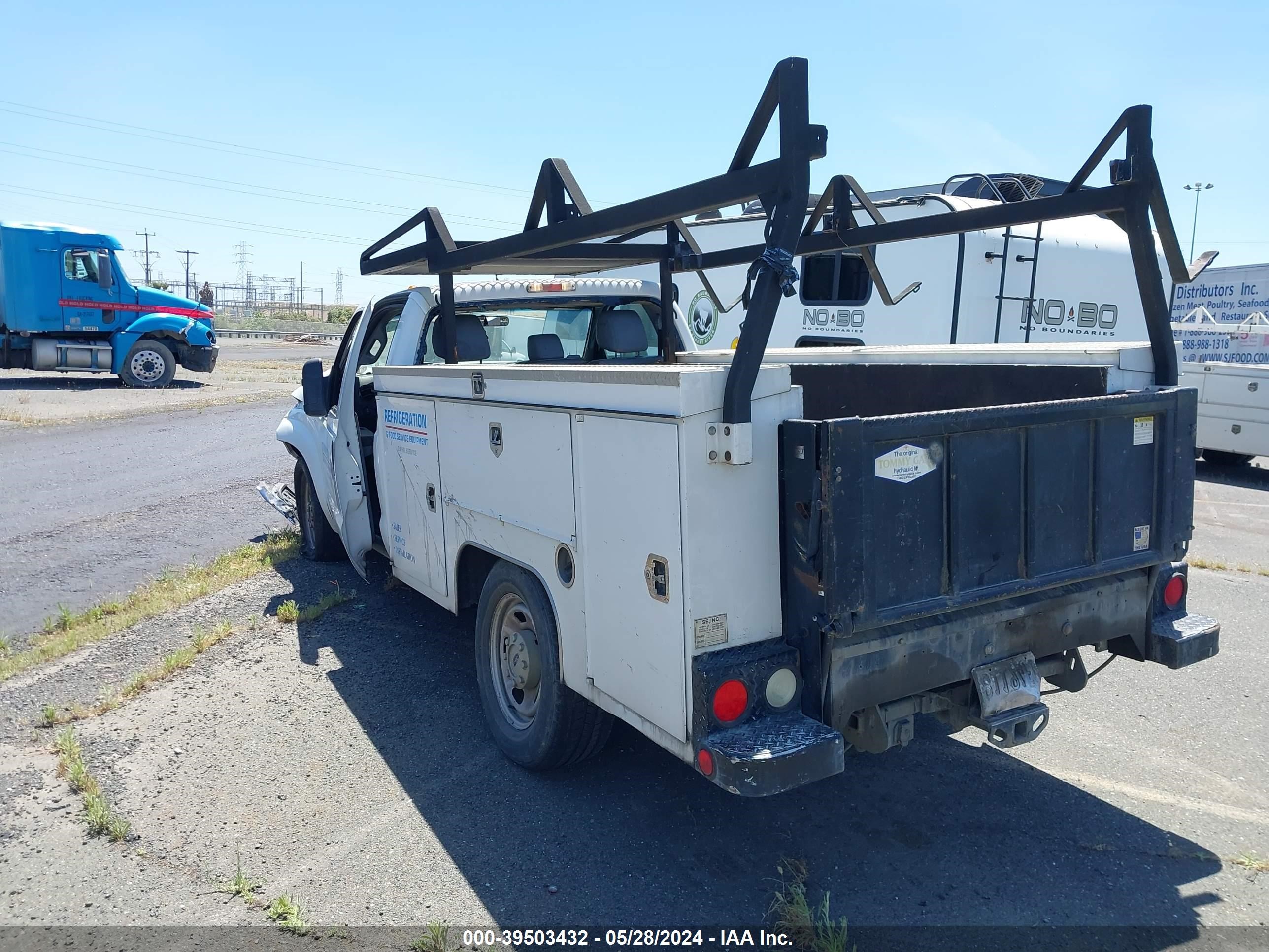 Photo 2 VIN: 1FDRF3E60CEC06393 - FORD F350 