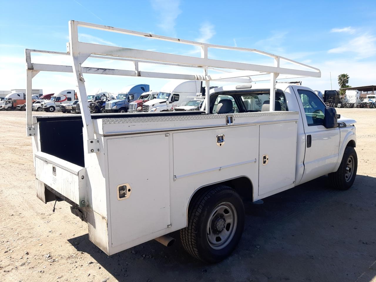 Photo 2 VIN: 1FDRF3E64FED00281 - FORD F350 