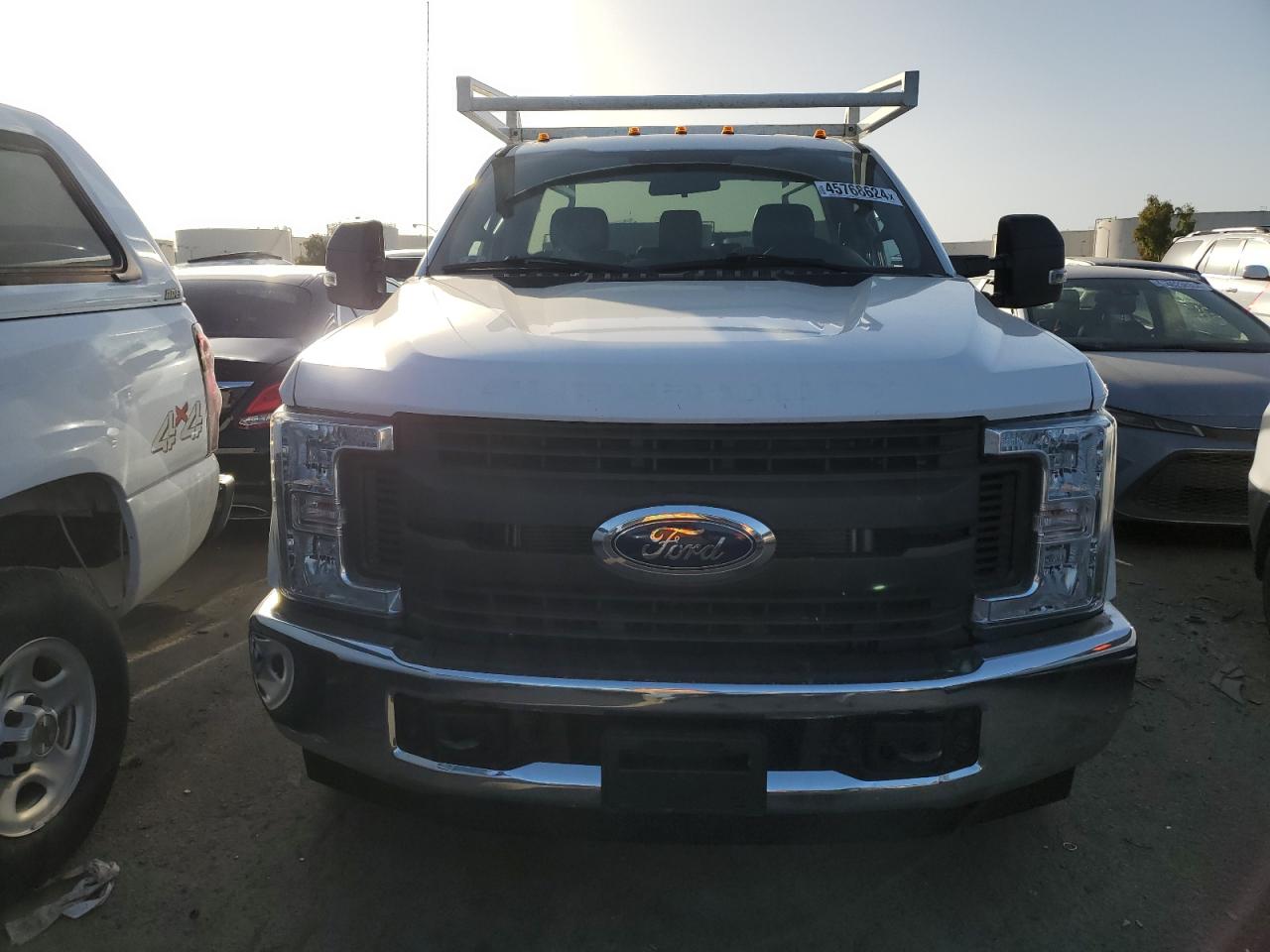 Photo 4 VIN: 1FDRF3E69HEE07751 - FORD F350 