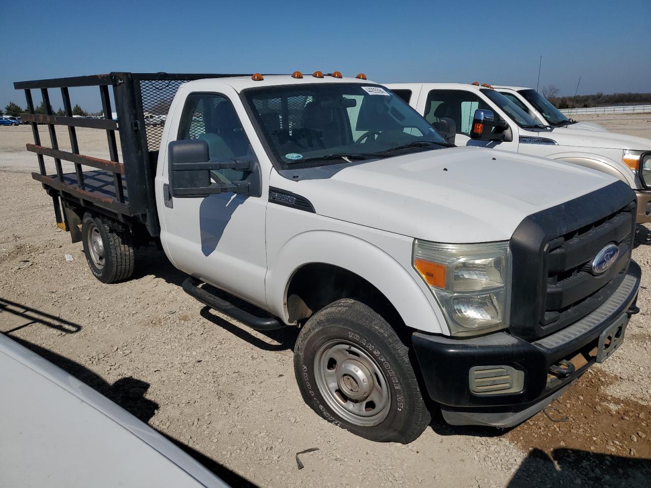 Photo 3 VIN: 1FDRF3F67BEA62905 - FORD F350 