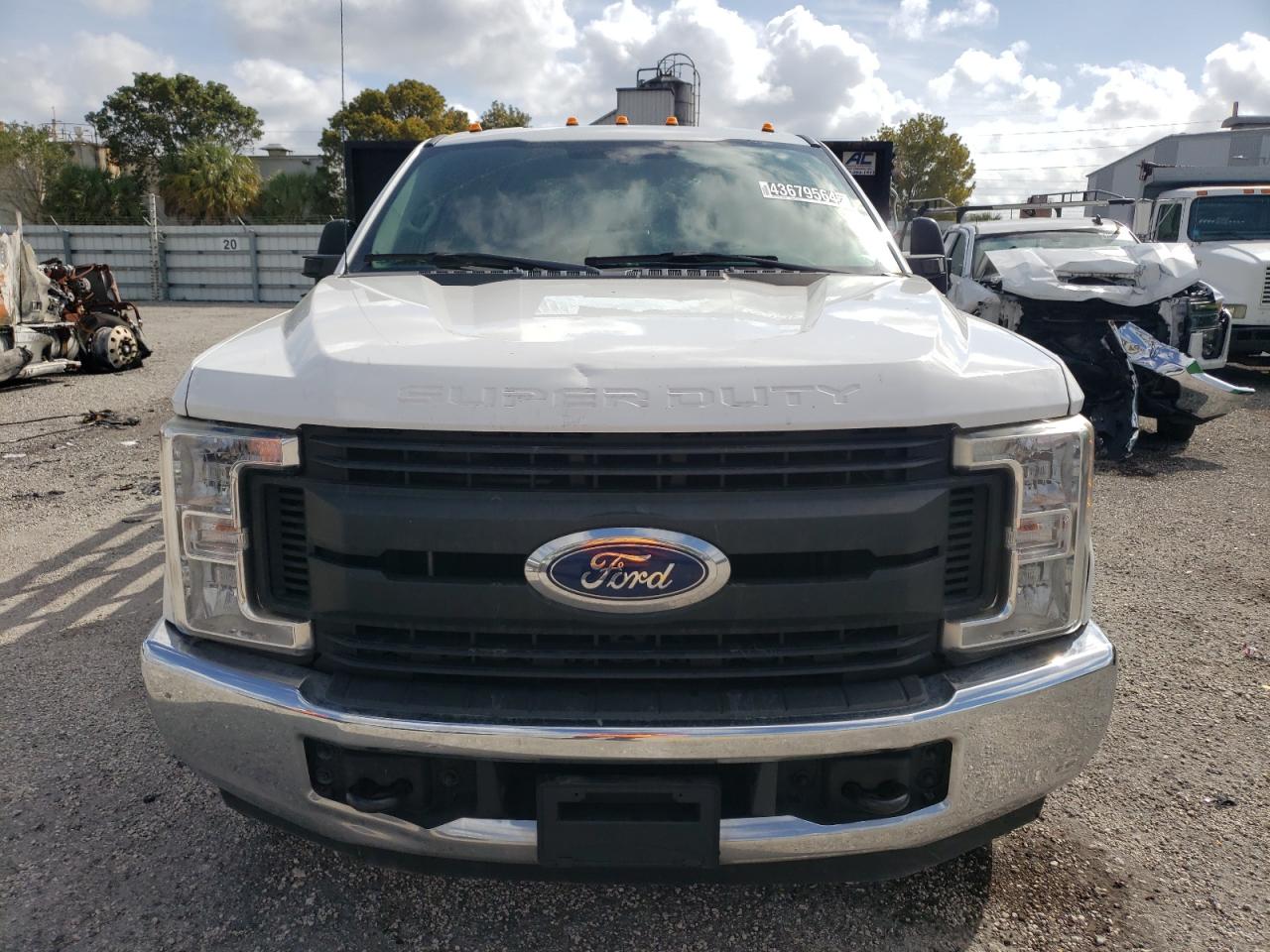 Photo 4 VIN: 1FDRF3G62HEE72468 - FORD F350 