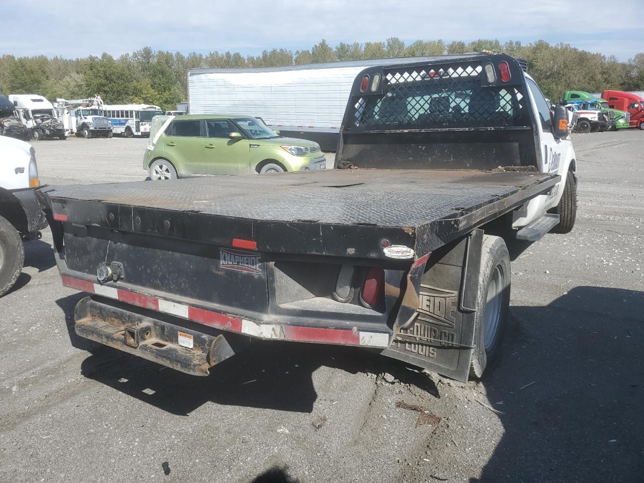 Photo 2 VIN: 1FDRF3G68FED50713 - FORD F350 