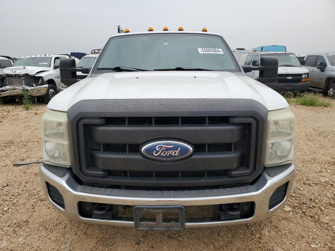 Photo 4 VIN: 1FDRF3GT4BEC29824 - FORD F350 