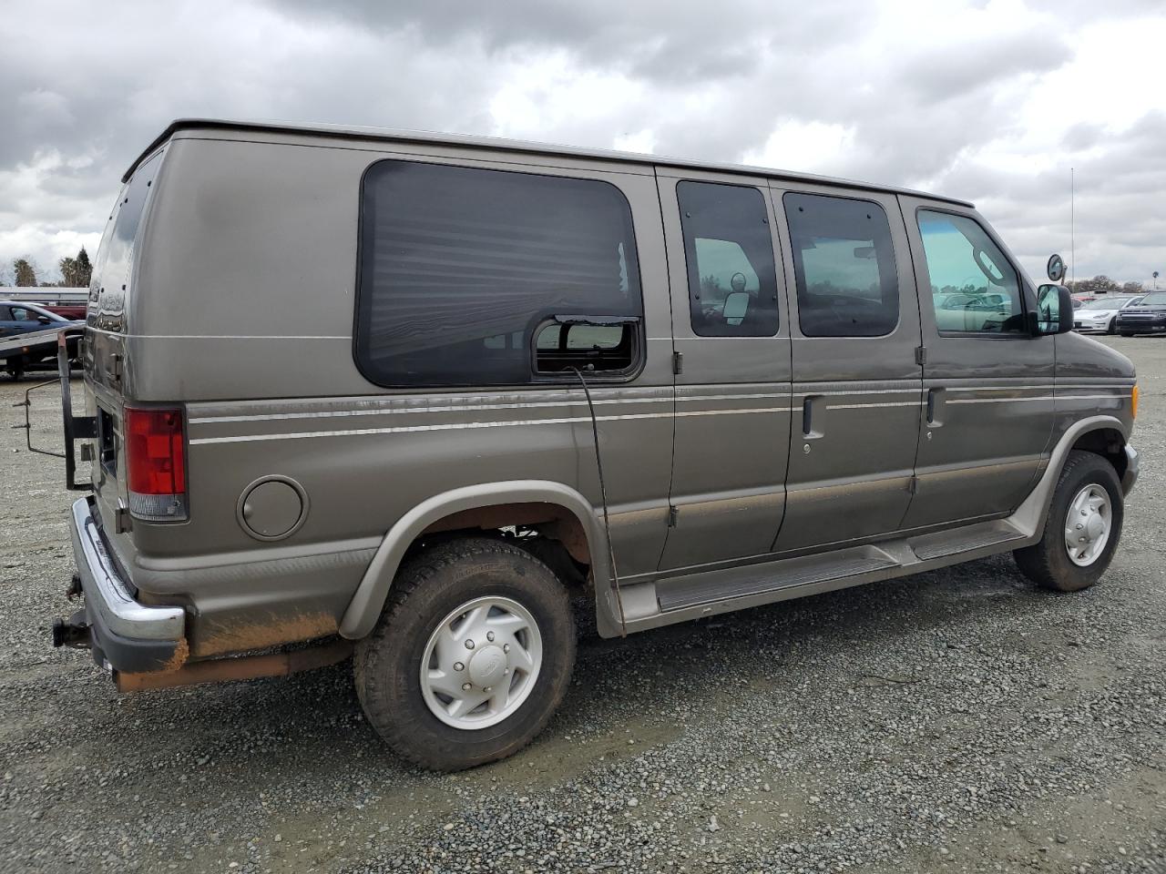 Photo 2 VIN: 1FDSE34L63HB02565 - FORD ECONOLINE 