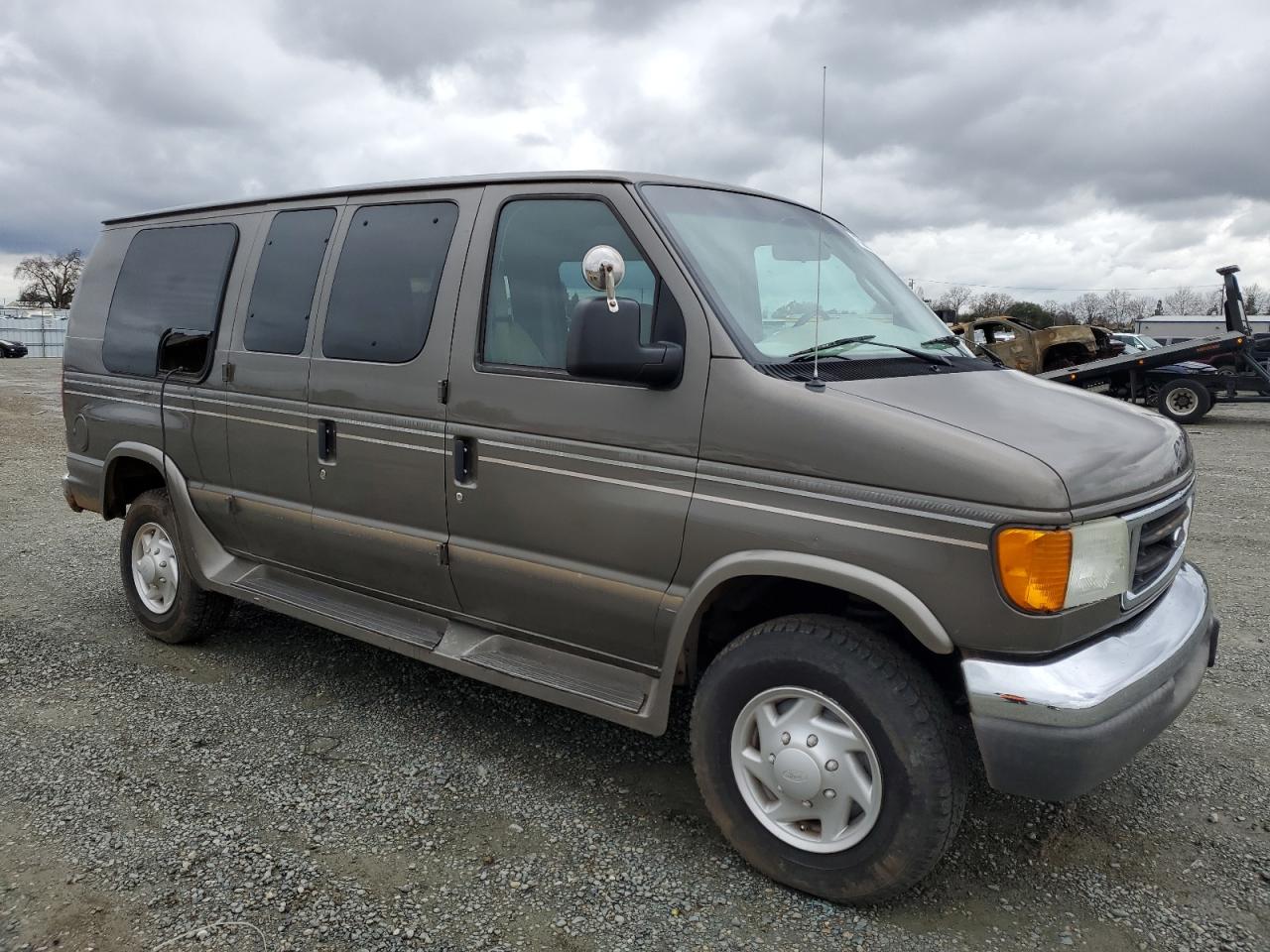 Photo 3 VIN: 1FDSE34L63HB02565 - FORD ECONOLINE 