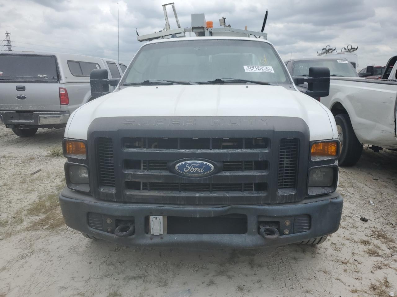 Photo 4 VIN: 1FDSF30568EC32892 - FORD F350 