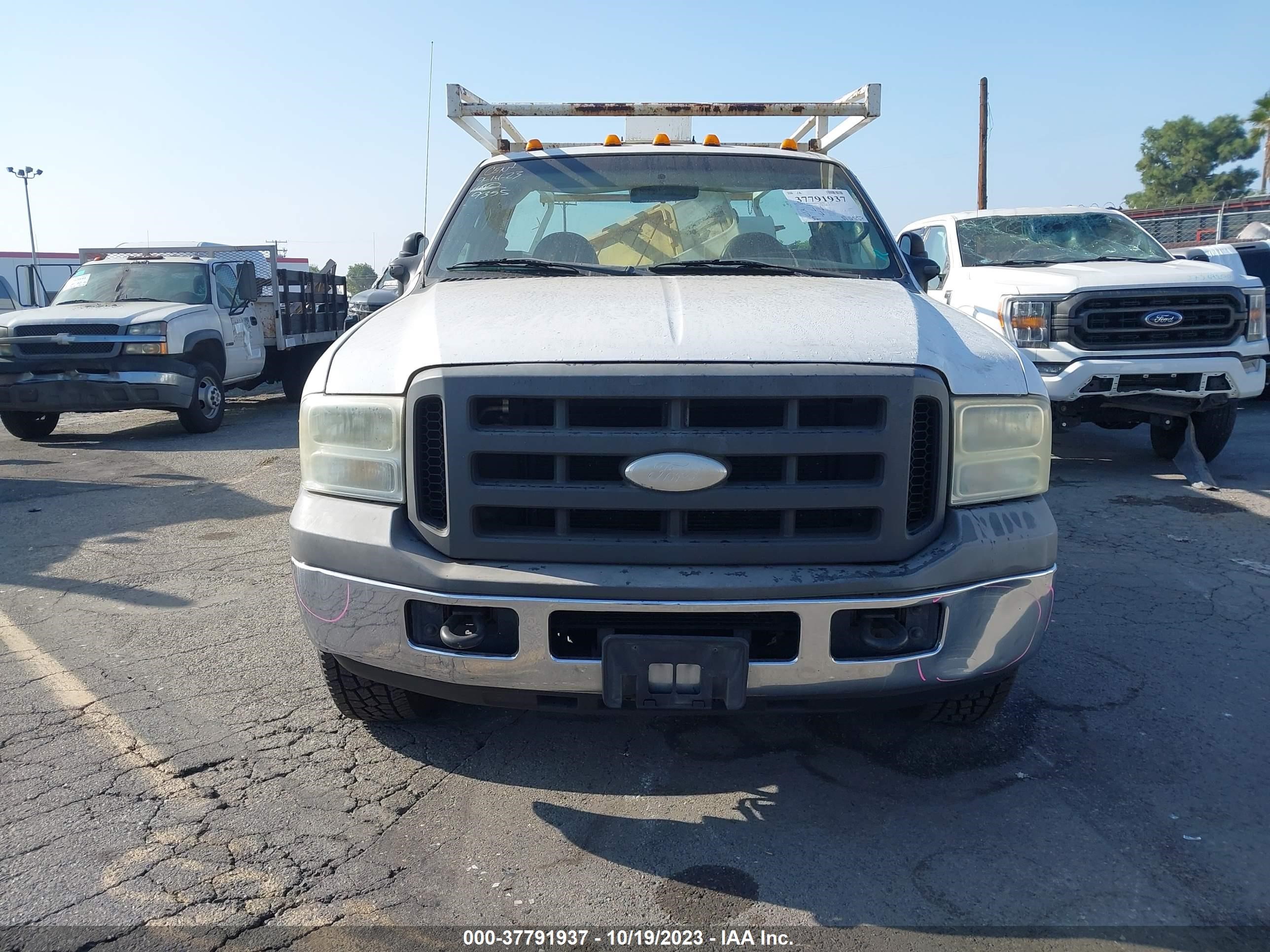 Photo 11 VIN: 1FDSF34P45EA79355 - FORD F350 